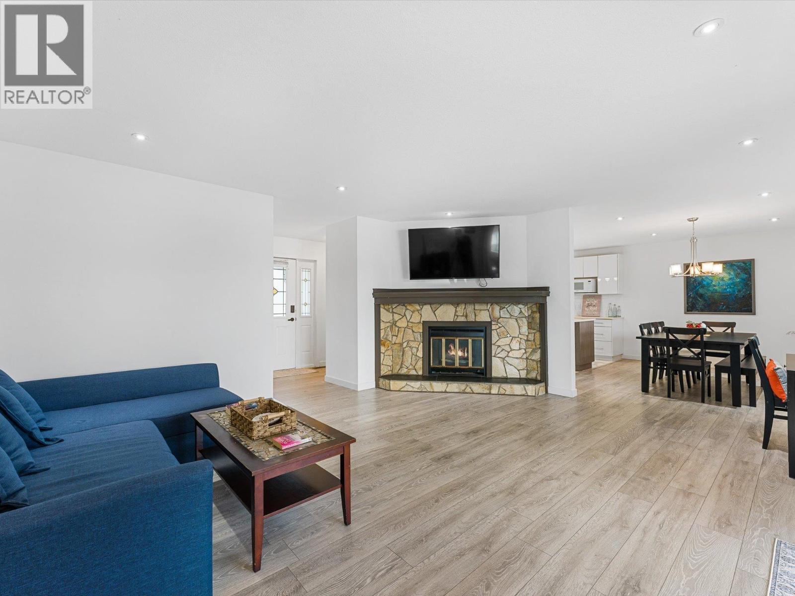 1428 Green Bay Road