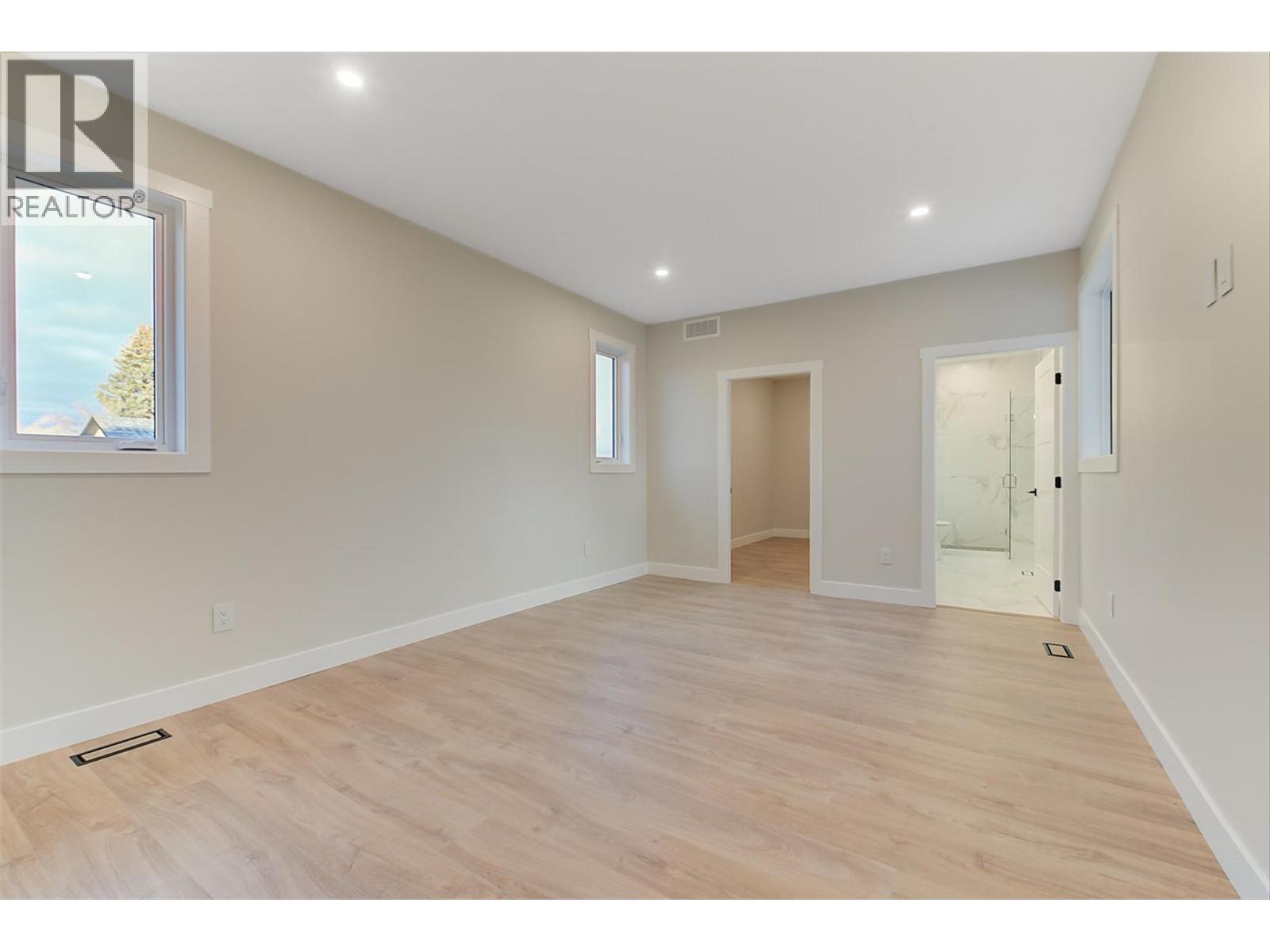 732 Coopland Crescent Unit# 4