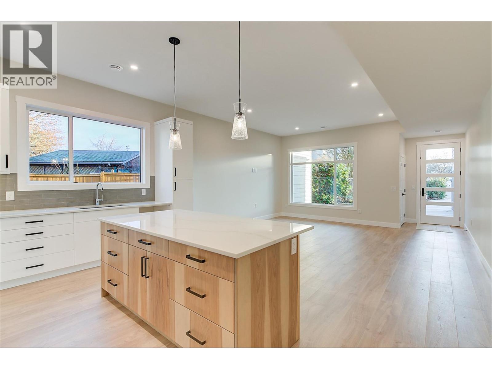 732 Coopland Crescent Unit# 4