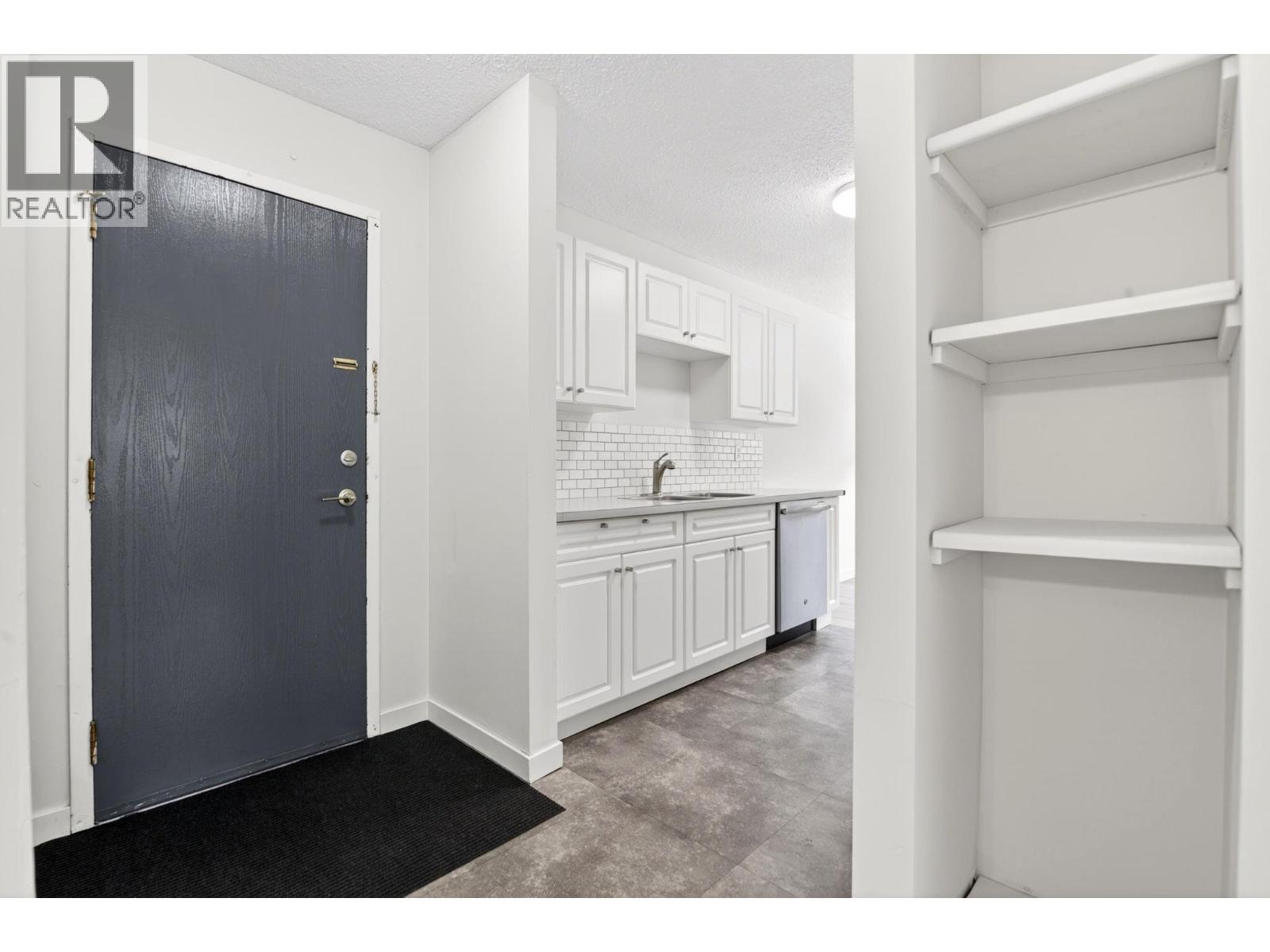 625 Rowcliffe Avenue Unit# 108