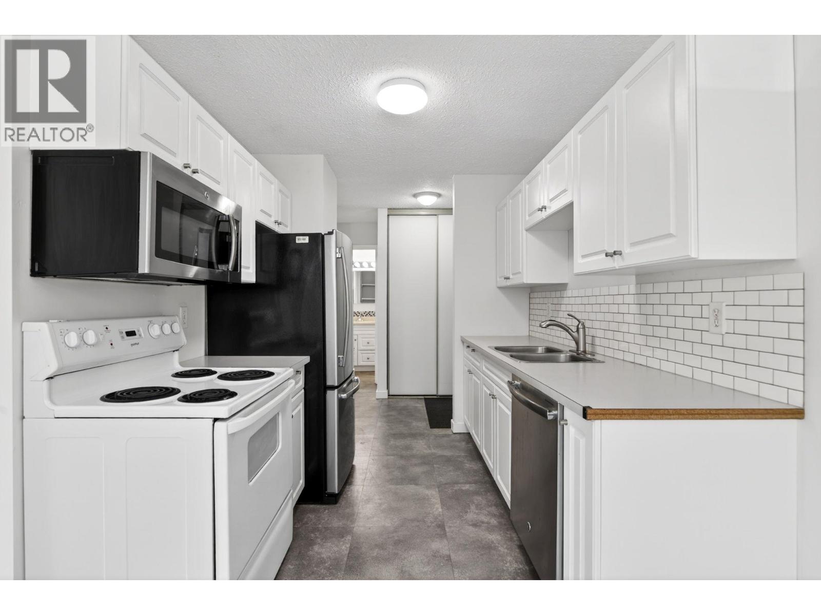625 Rowcliffe Avenue Unit# 108