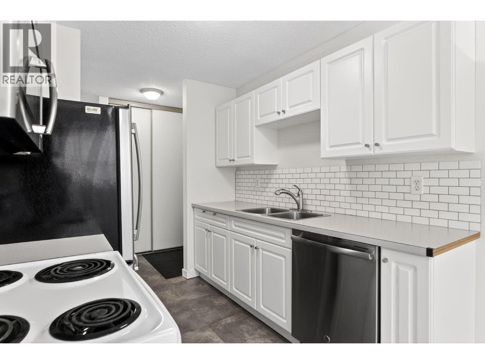 625 Rowcliffe Avenue Unit# 108