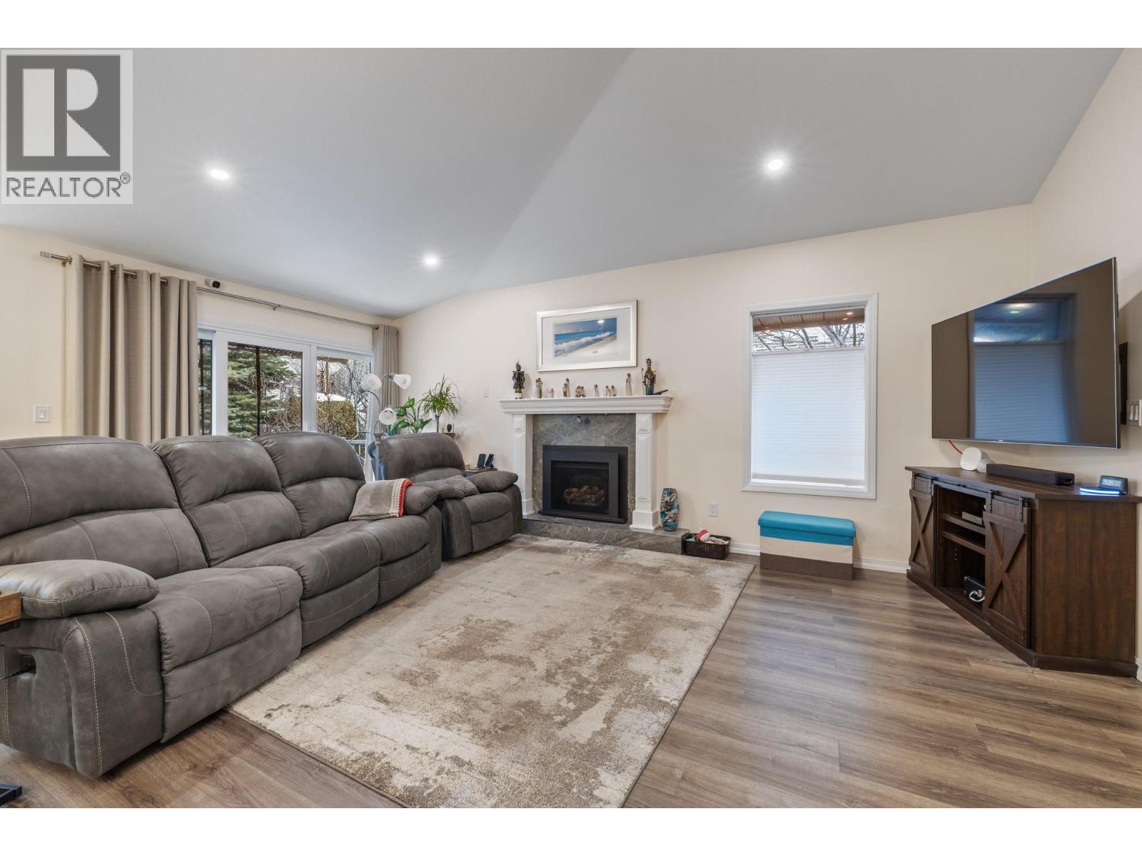 1873 Parkview Crescent Unit# 8