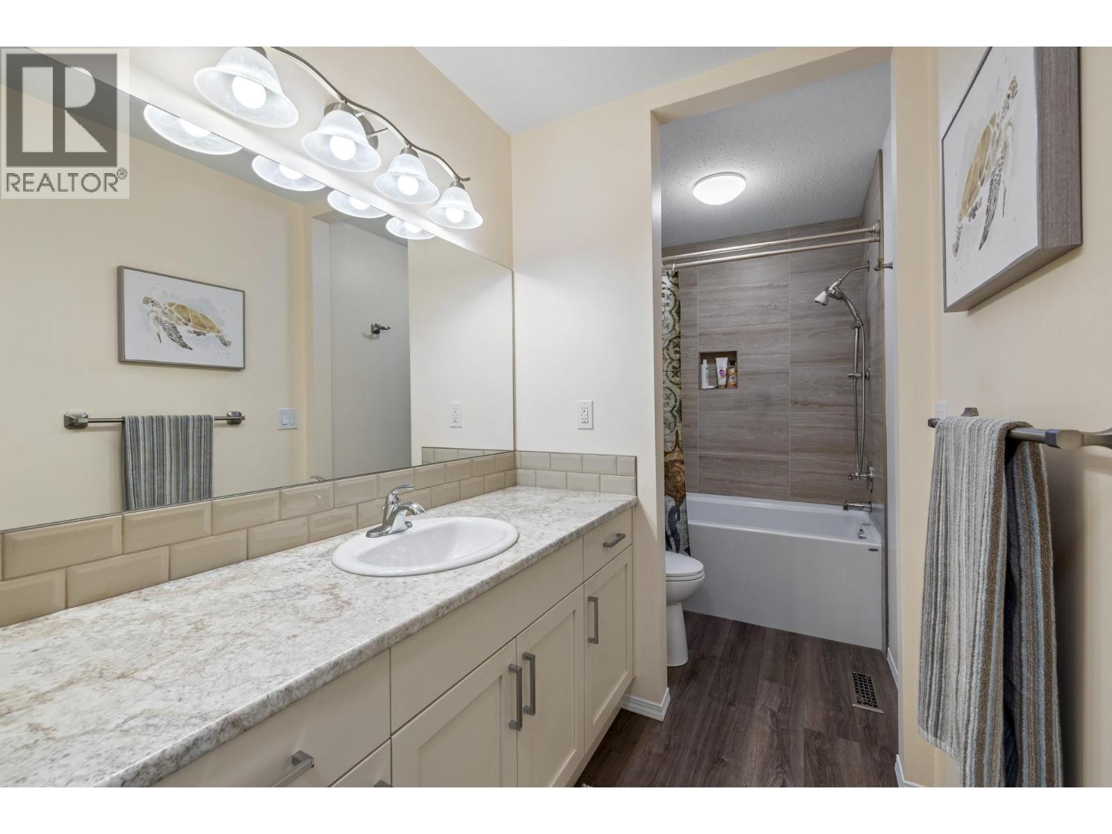 1873 Parkview Crescent Unit# 8