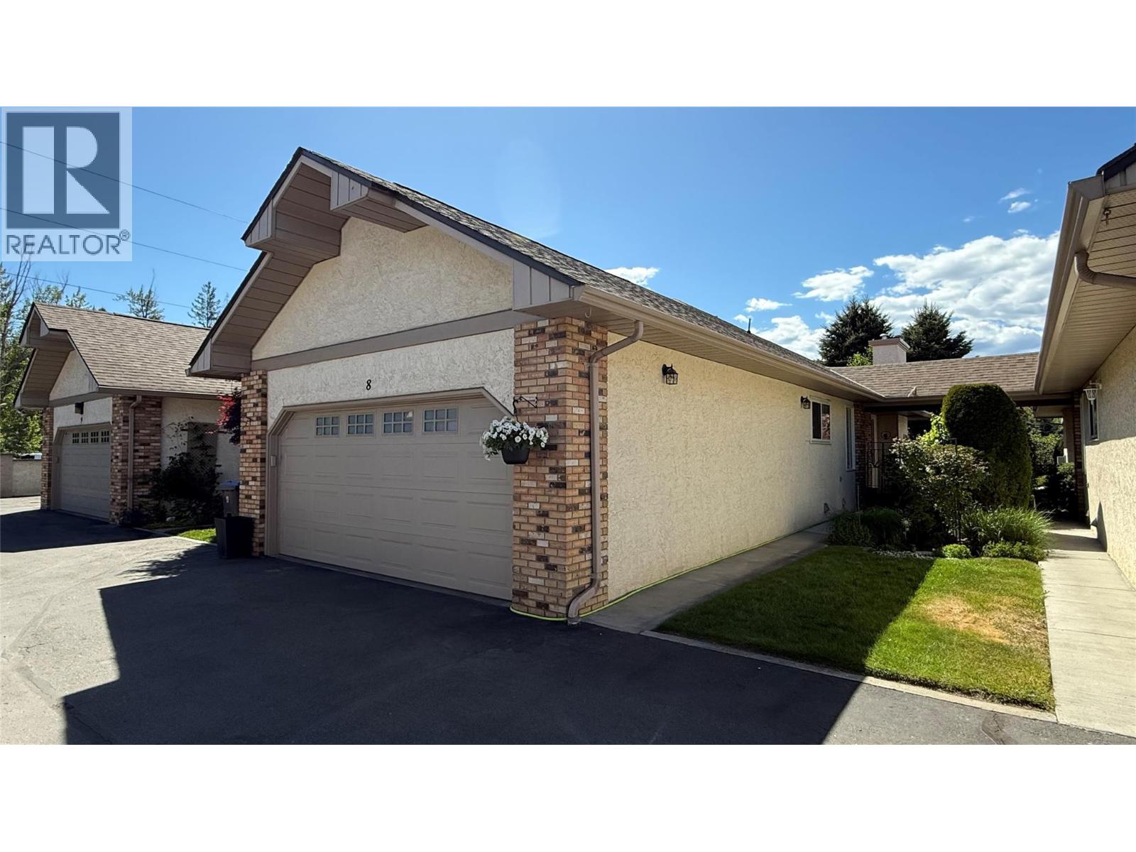 1873 Parkview Crescent Unit# 8