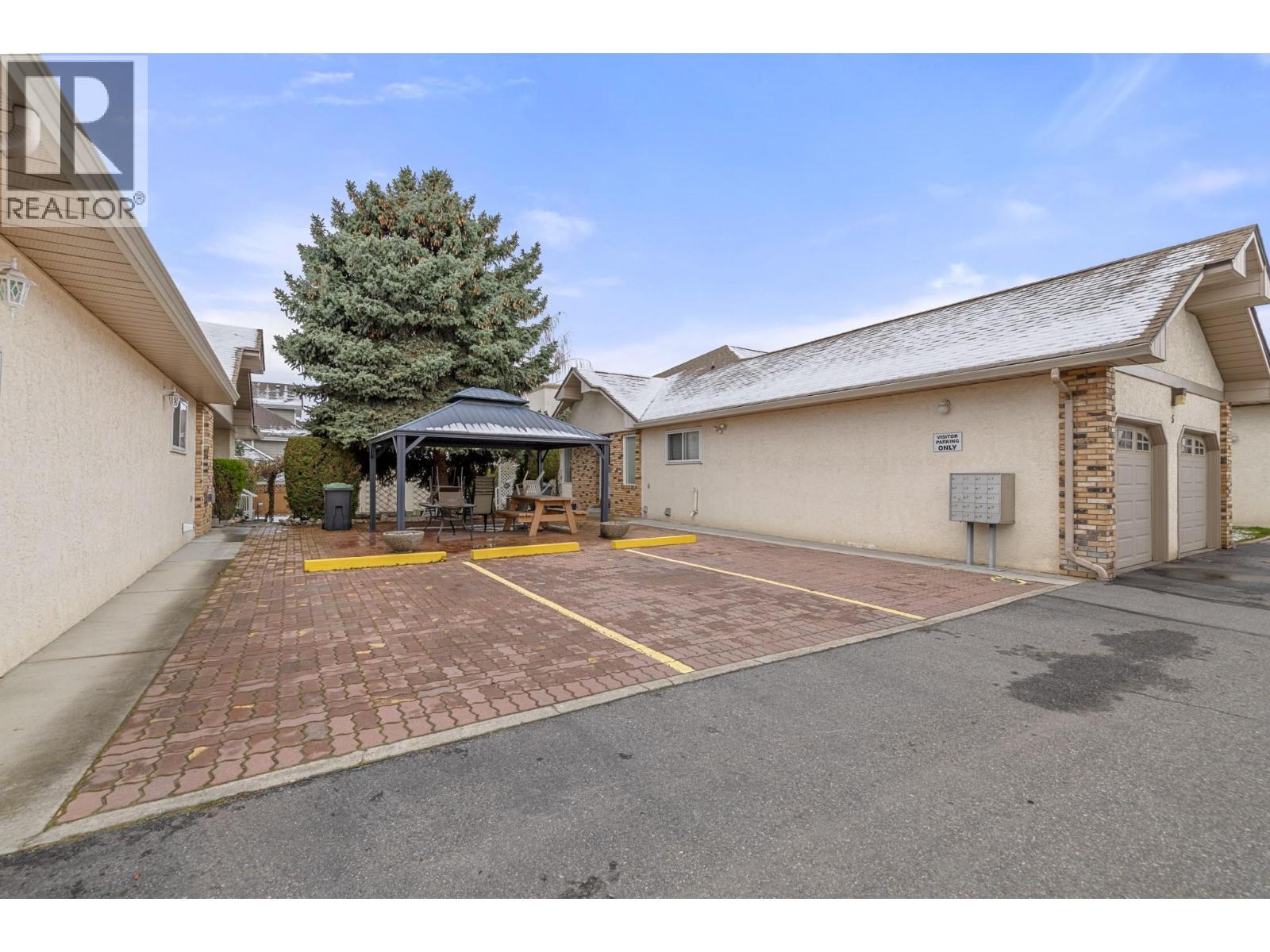 1873 Parkview Crescent Unit# 8
