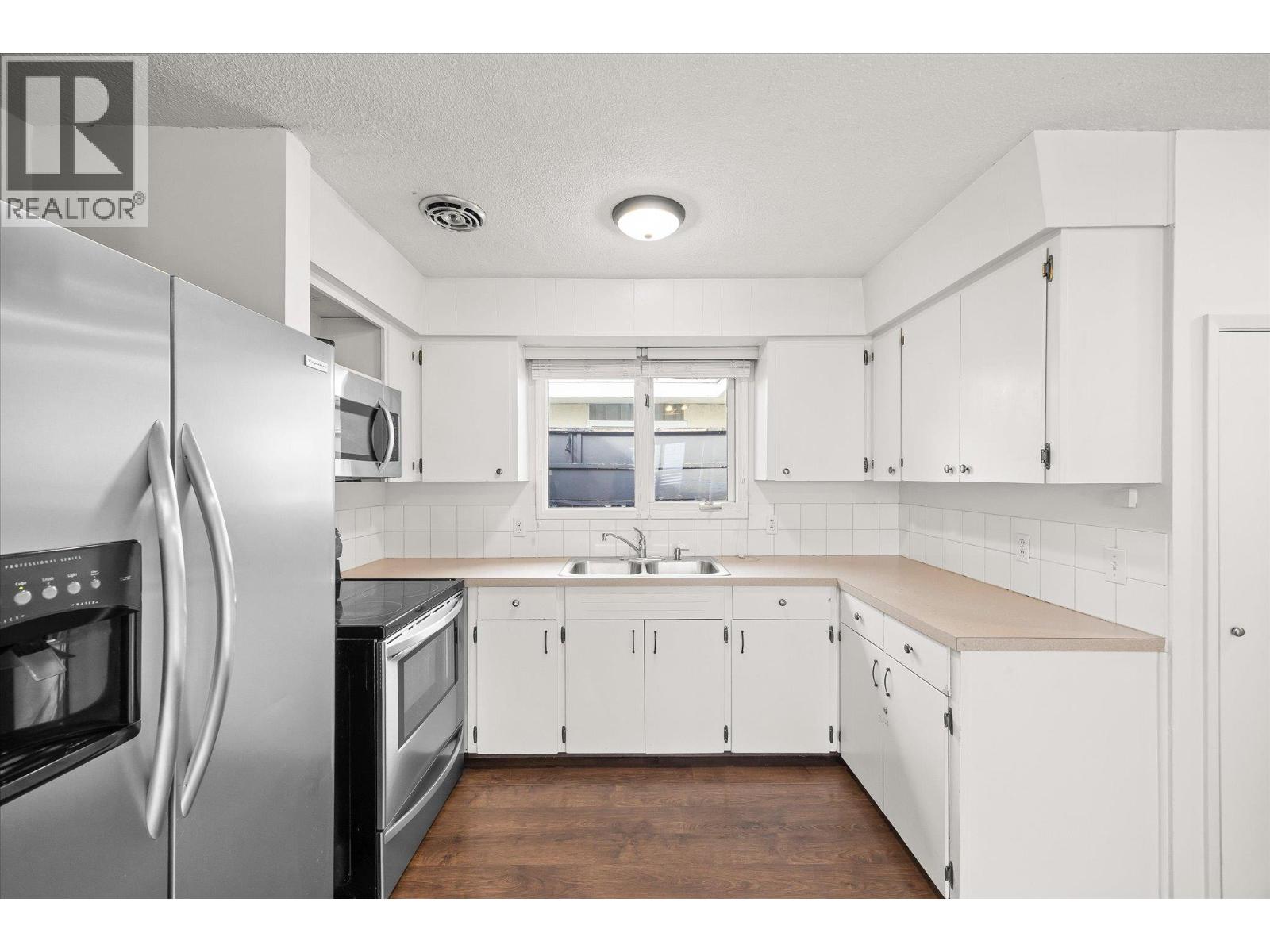 740 & 746 Raymer Avenue