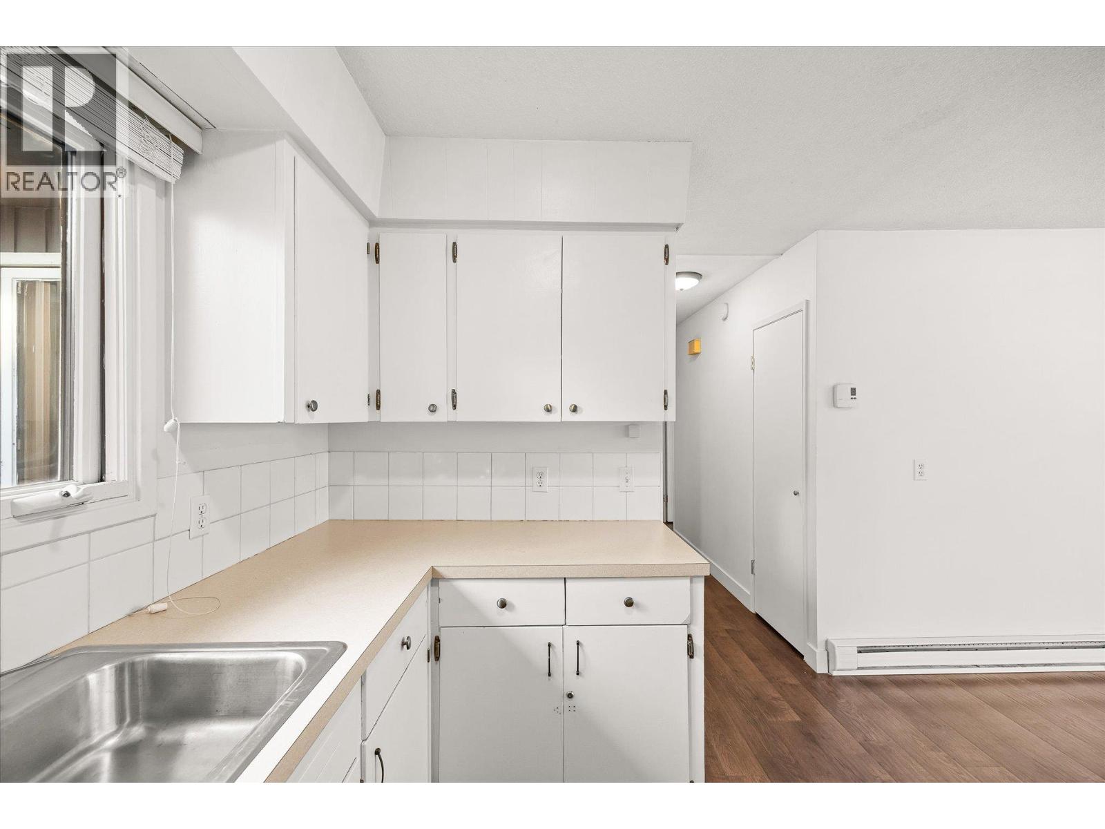 740 & 746 Raymer Avenue