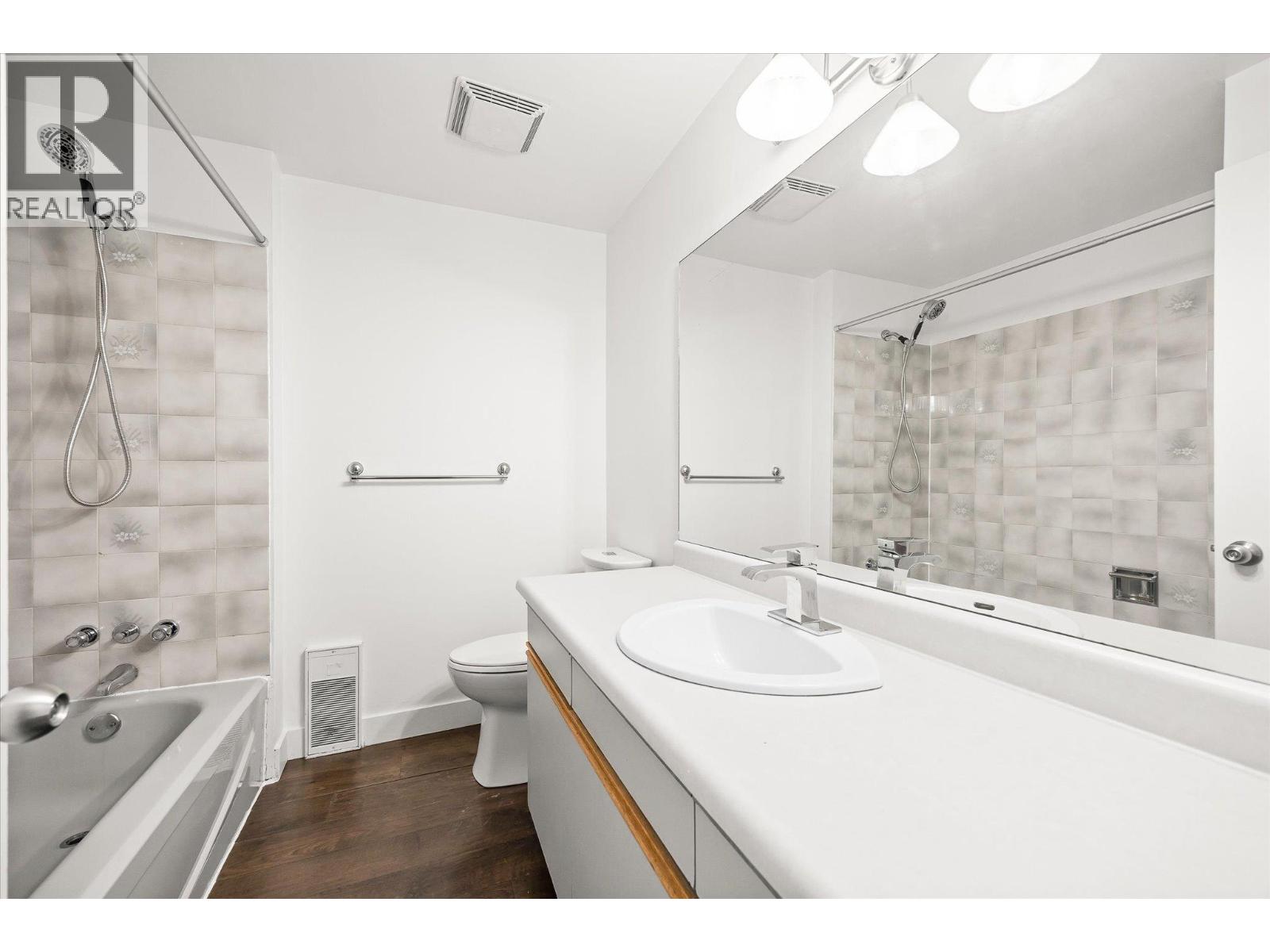 740 & 746 Raymer Avenue