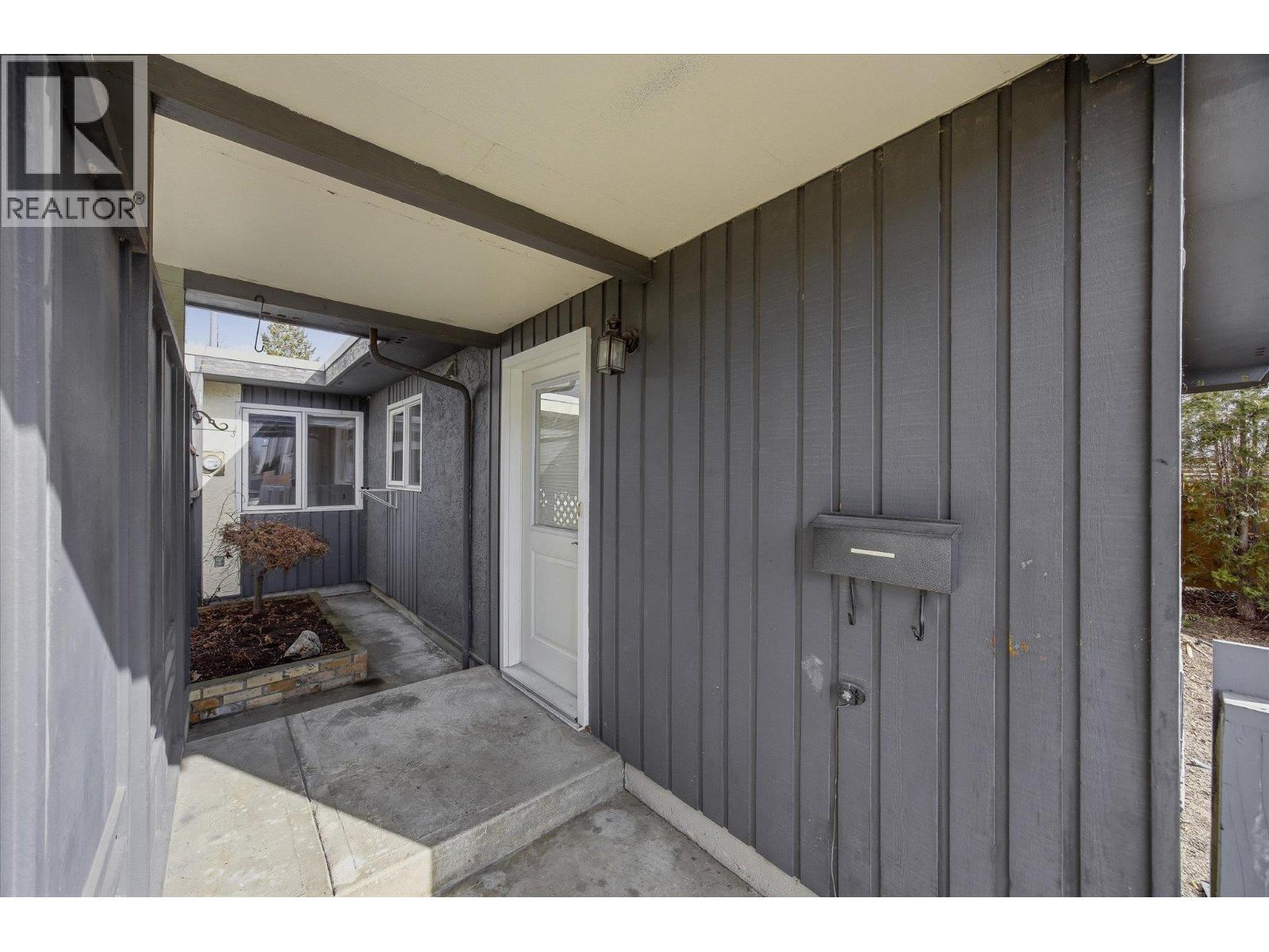 740 & 746 Raymer Avenue