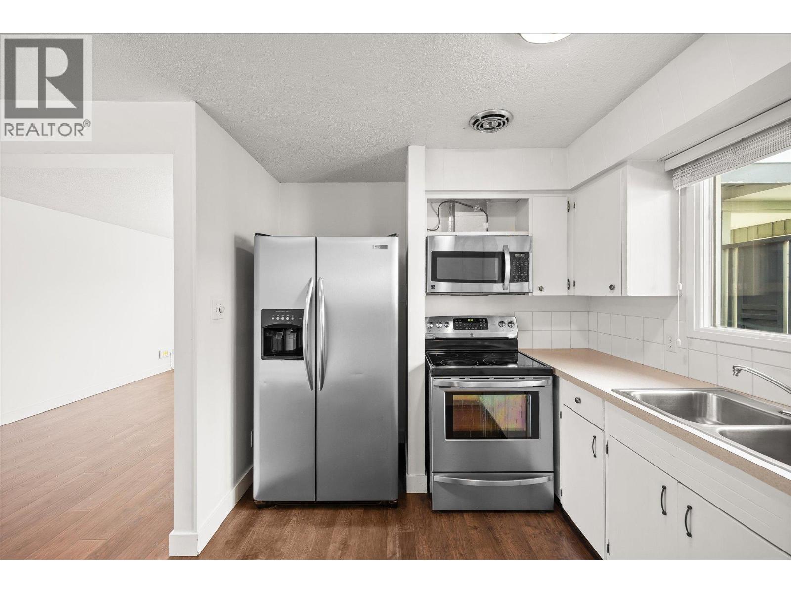 740 & 746 Raymer Avenue