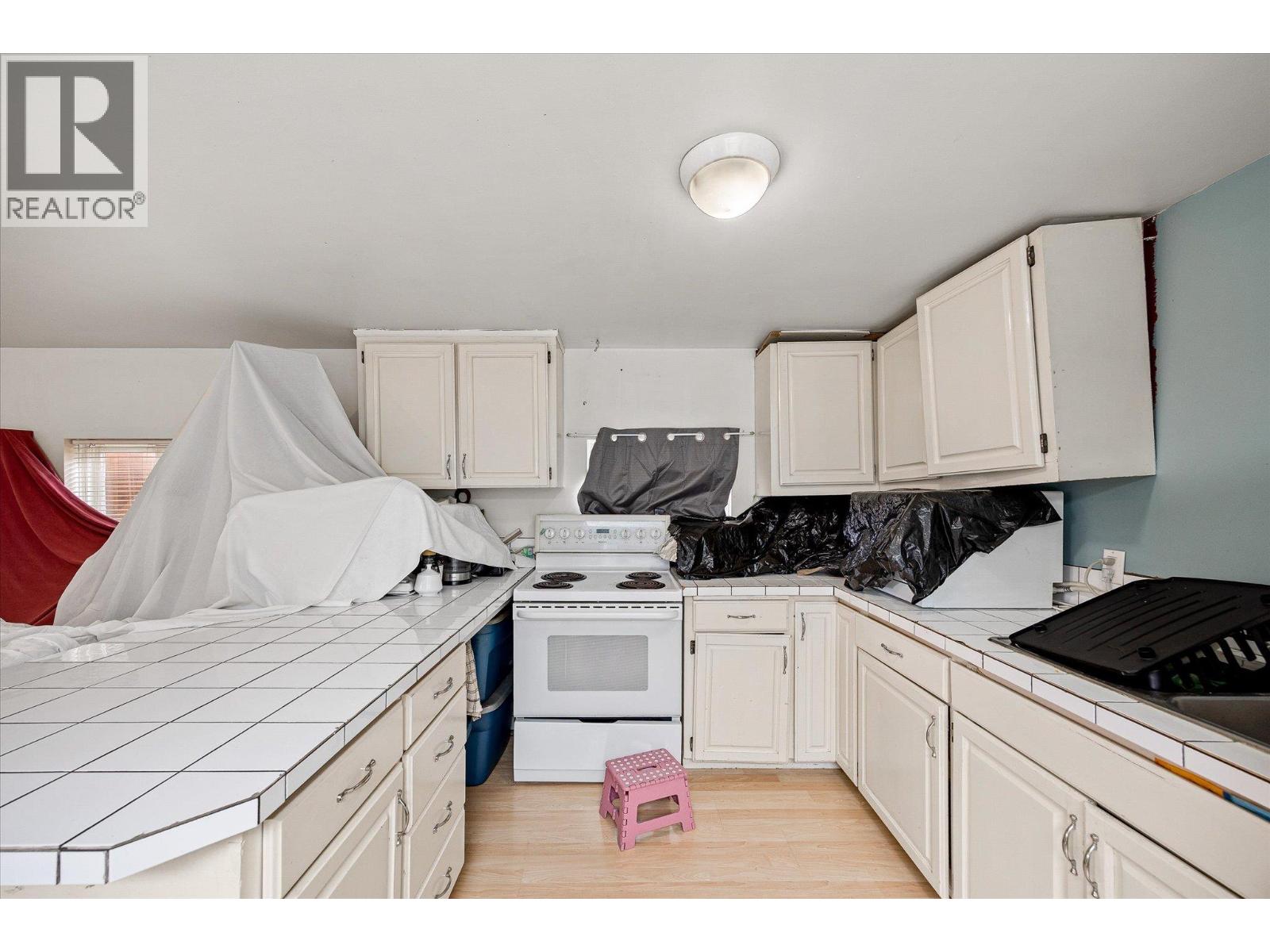 740 & 746 Raymer Avenue