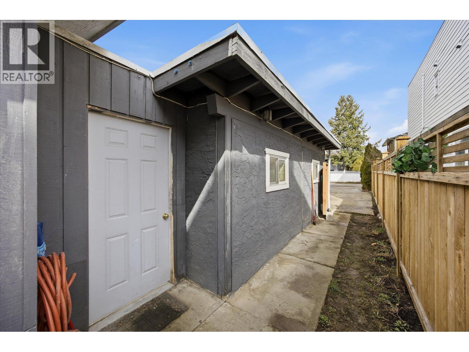 740 & 746 Raymer Avenue