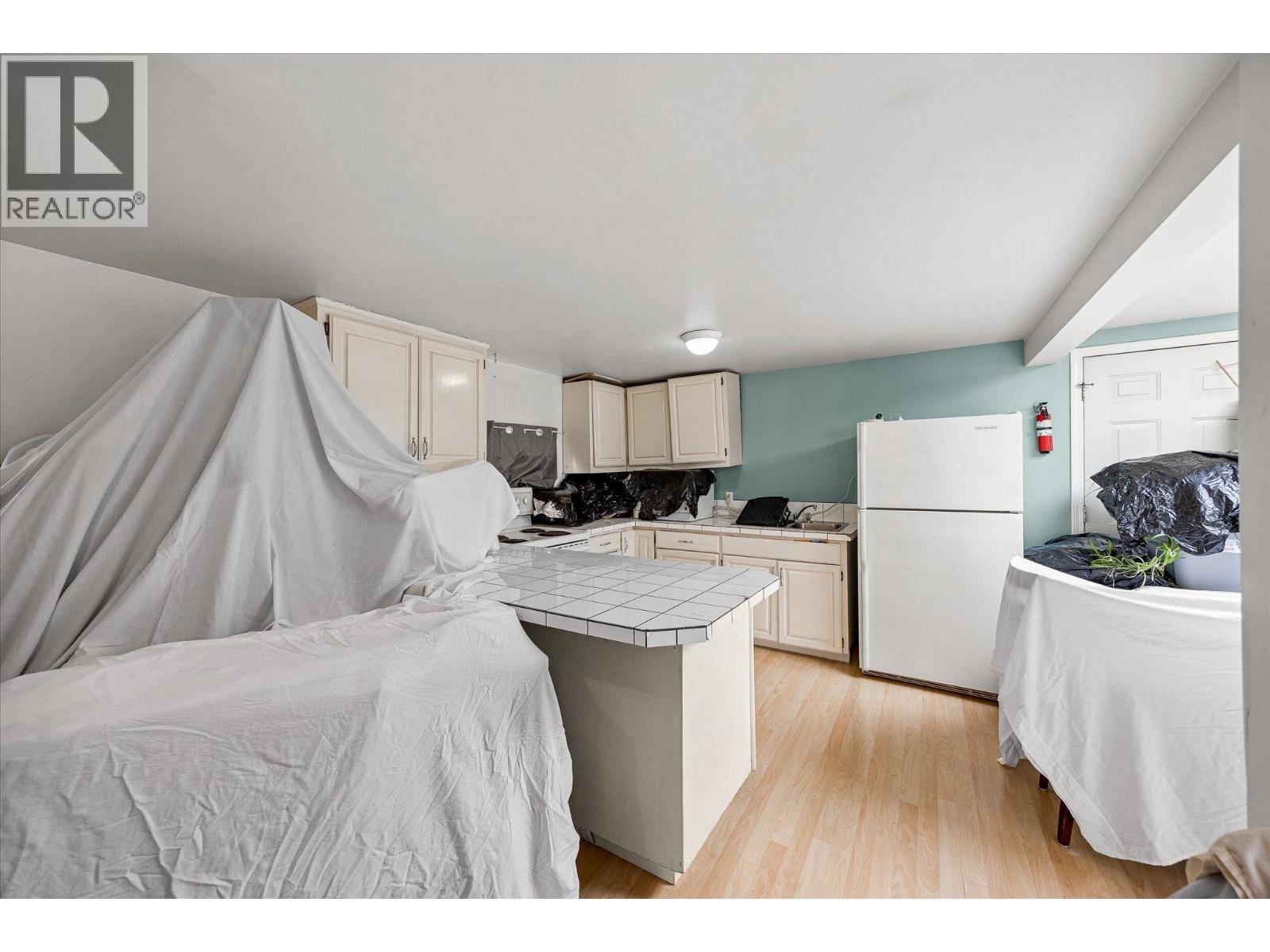 740 & 746 Raymer Avenue