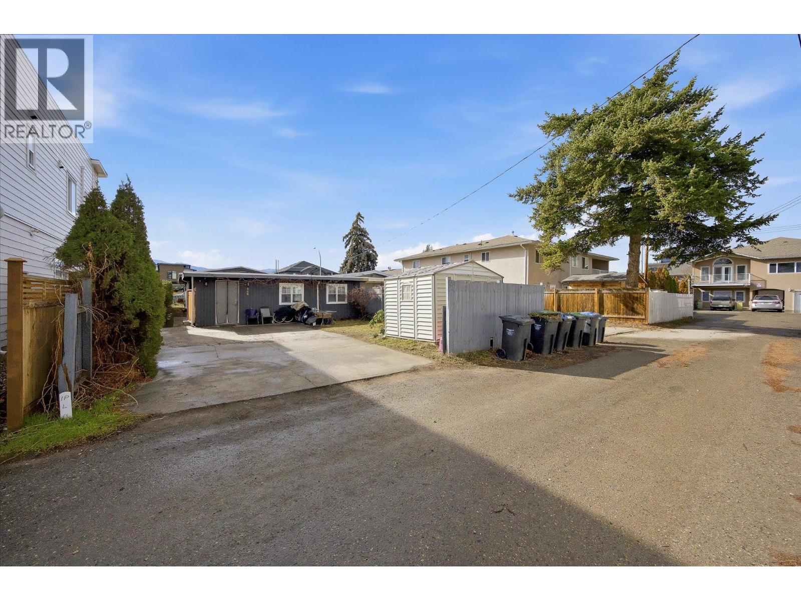 740 & 746 Raymer Avenue