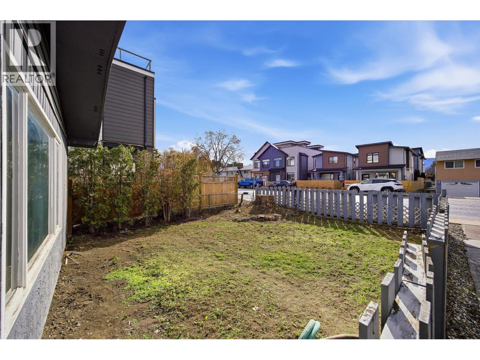740 & 746 Raymer Avenue