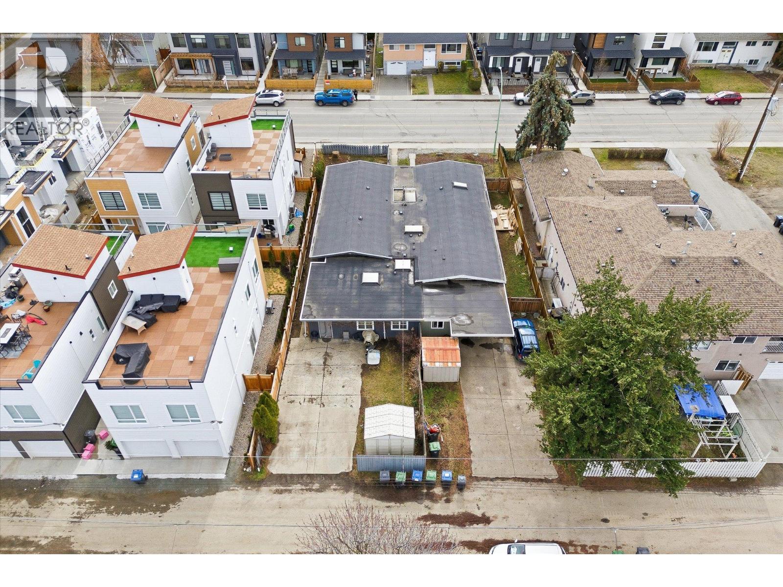 740 & 746 Raymer Avenue