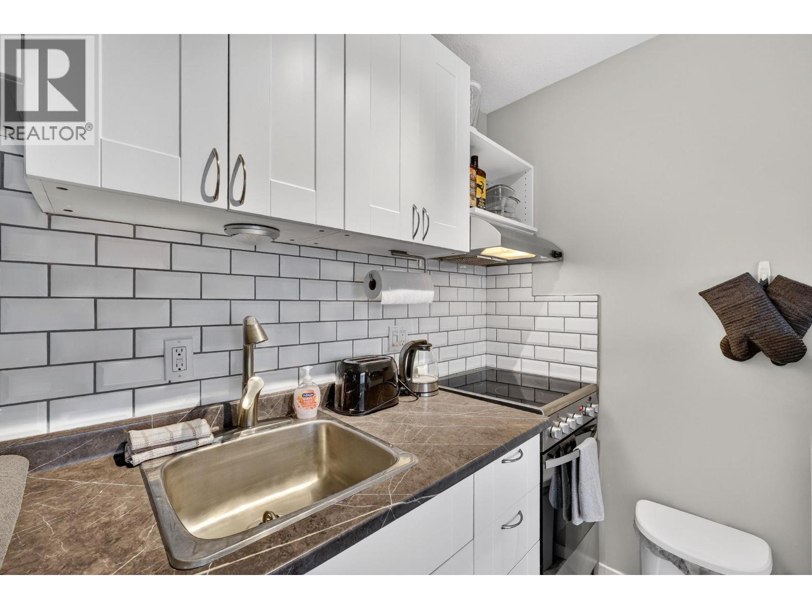 3050 Seclusion Bay Road Unit# 105