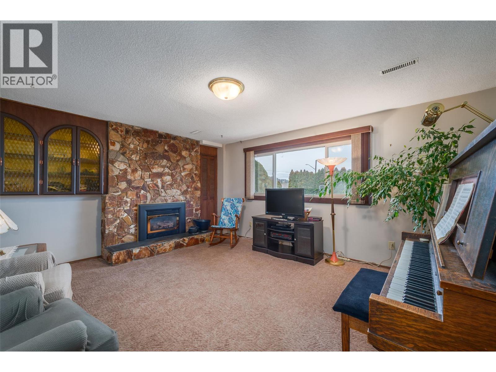 2489 Chieftain Road