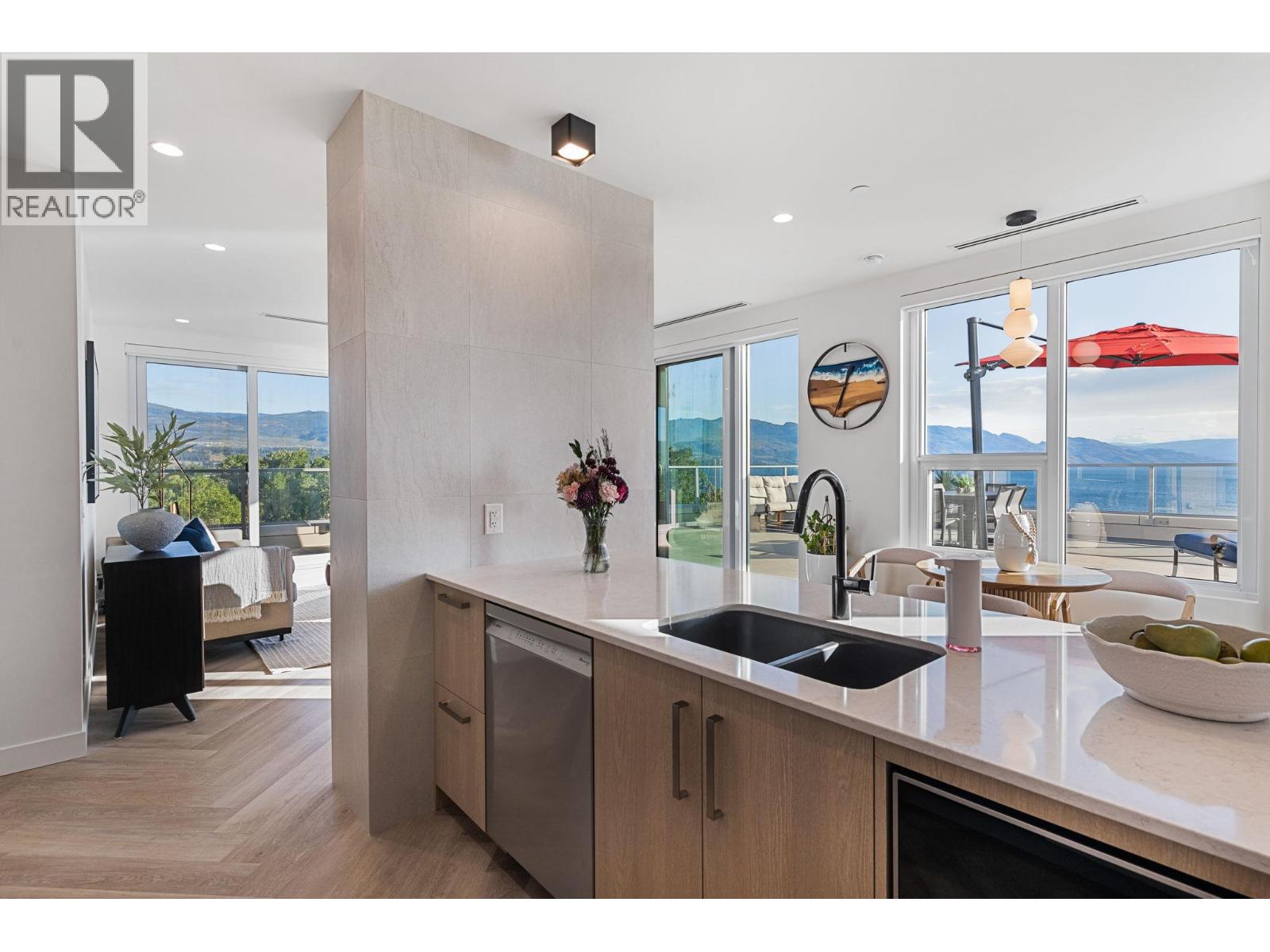 3340 Lakeshore Road Unit# 707