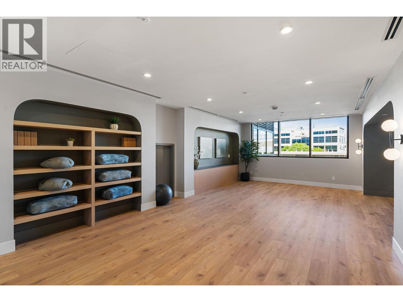 3340 Lakeshore Road Unit# 707