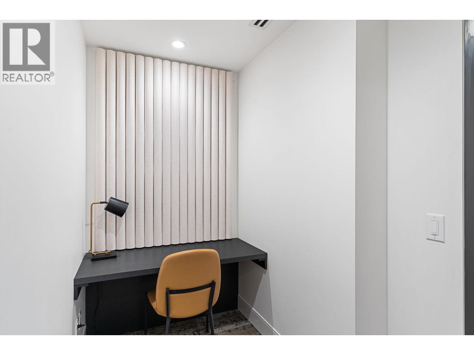 3340 Lakeshore Road Unit# 707