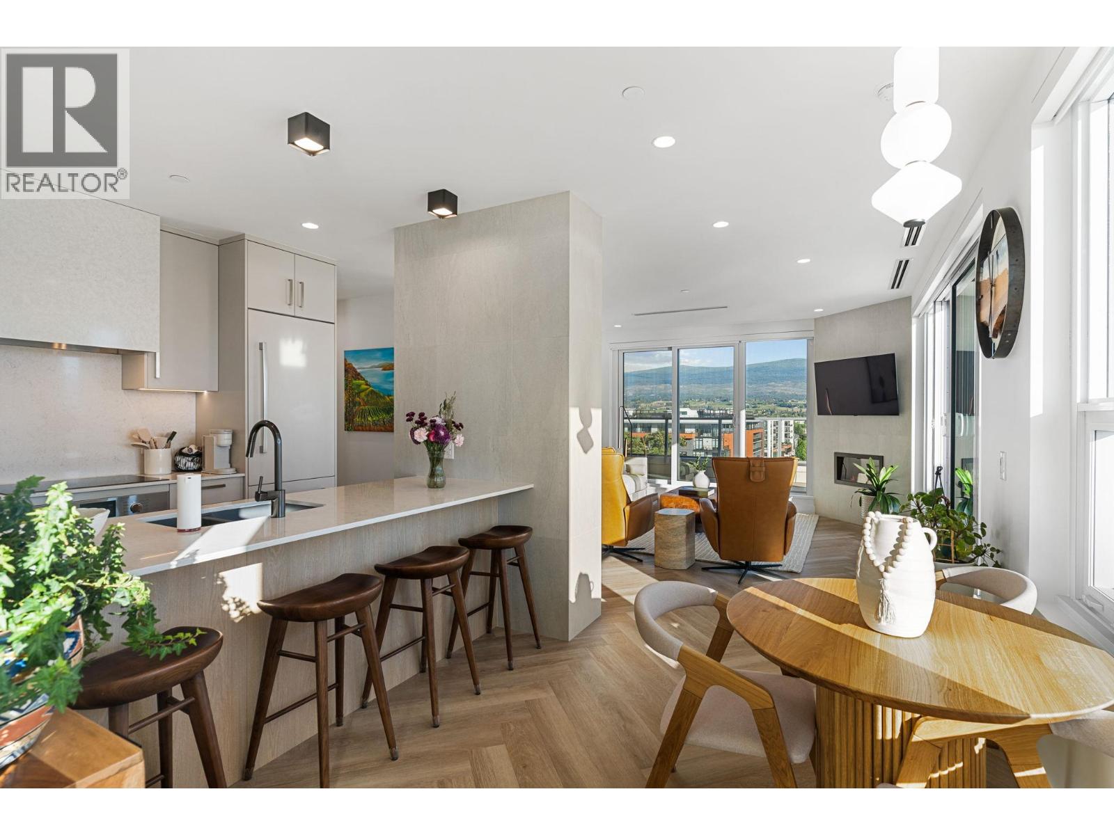 3340 Lakeshore Road Unit# 707