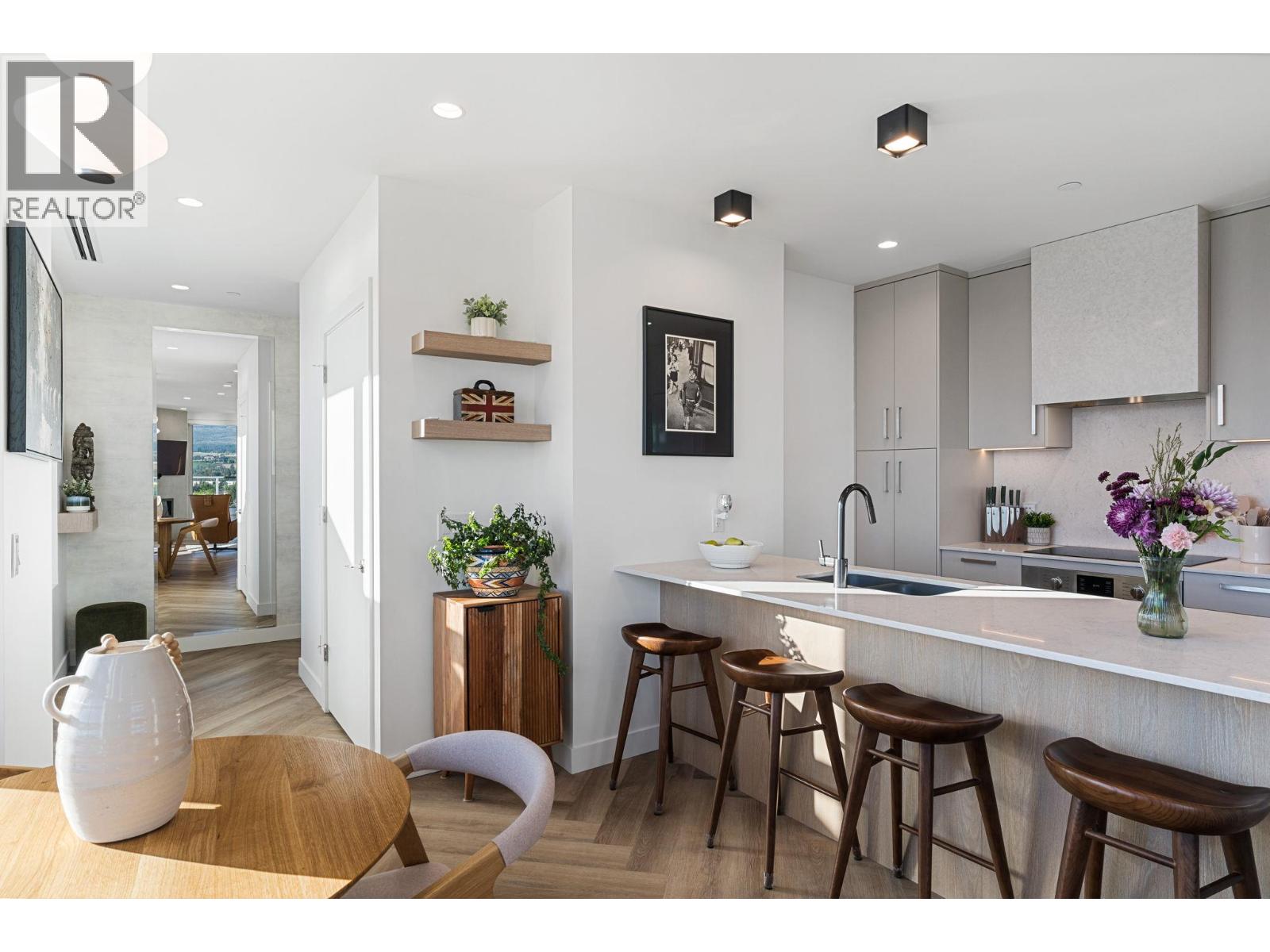 3340 Lakeshore Road Unit# 707