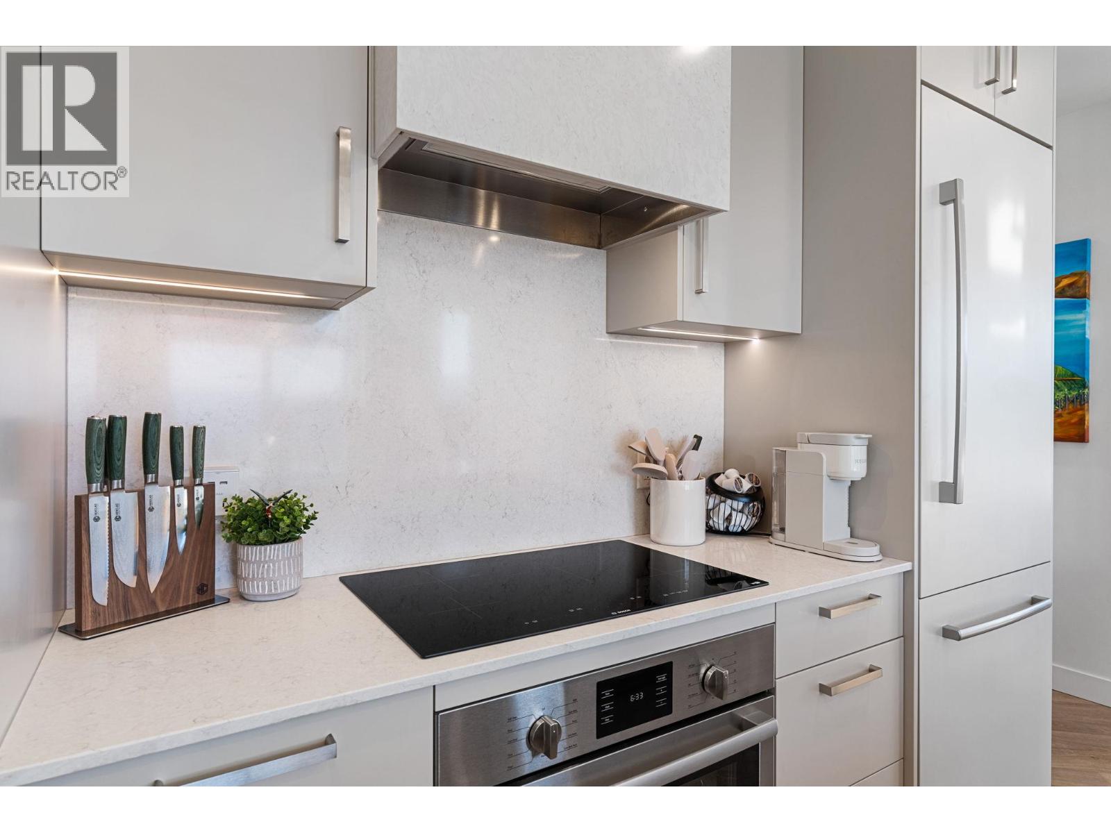 3340 Lakeshore Road Unit# 707