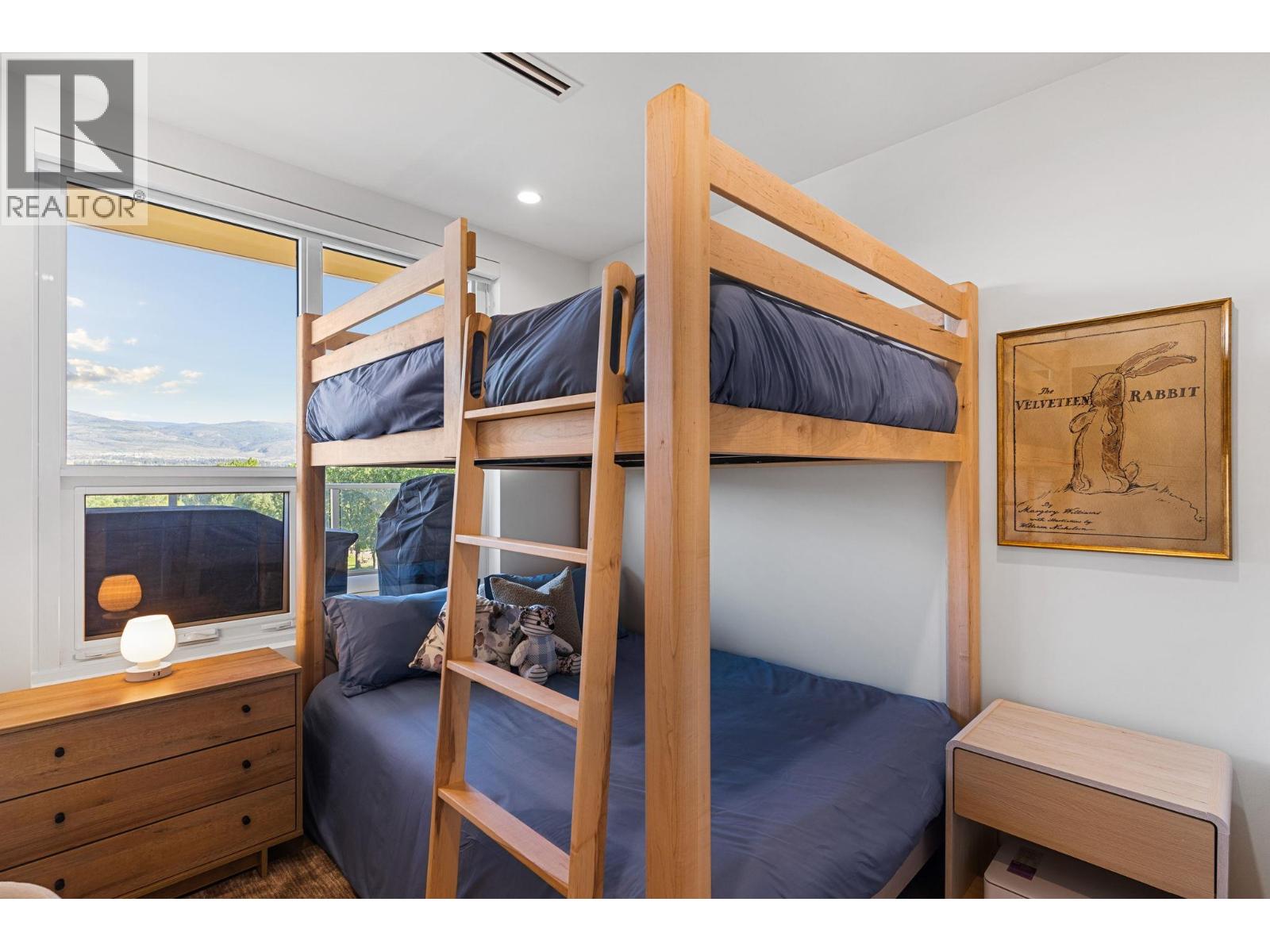3340 Lakeshore Road Unit# 707