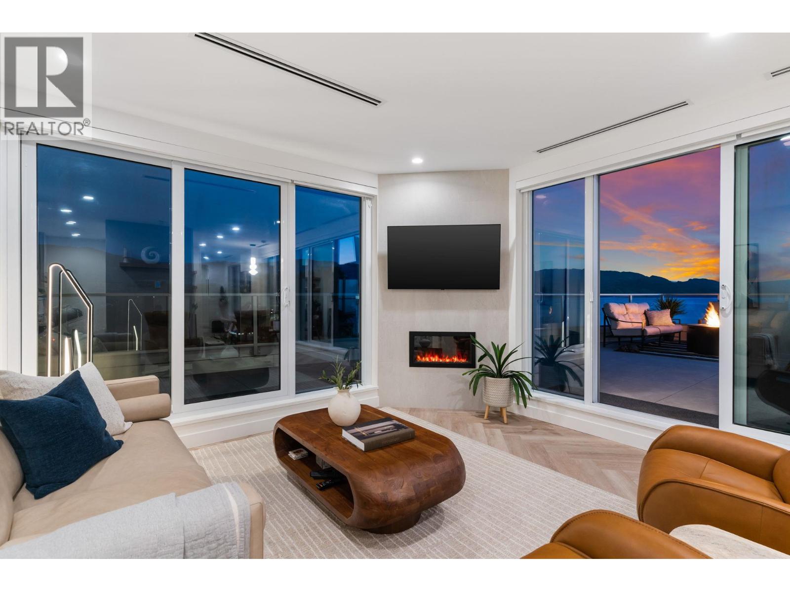 3340 Lakeshore Road Unit# 707