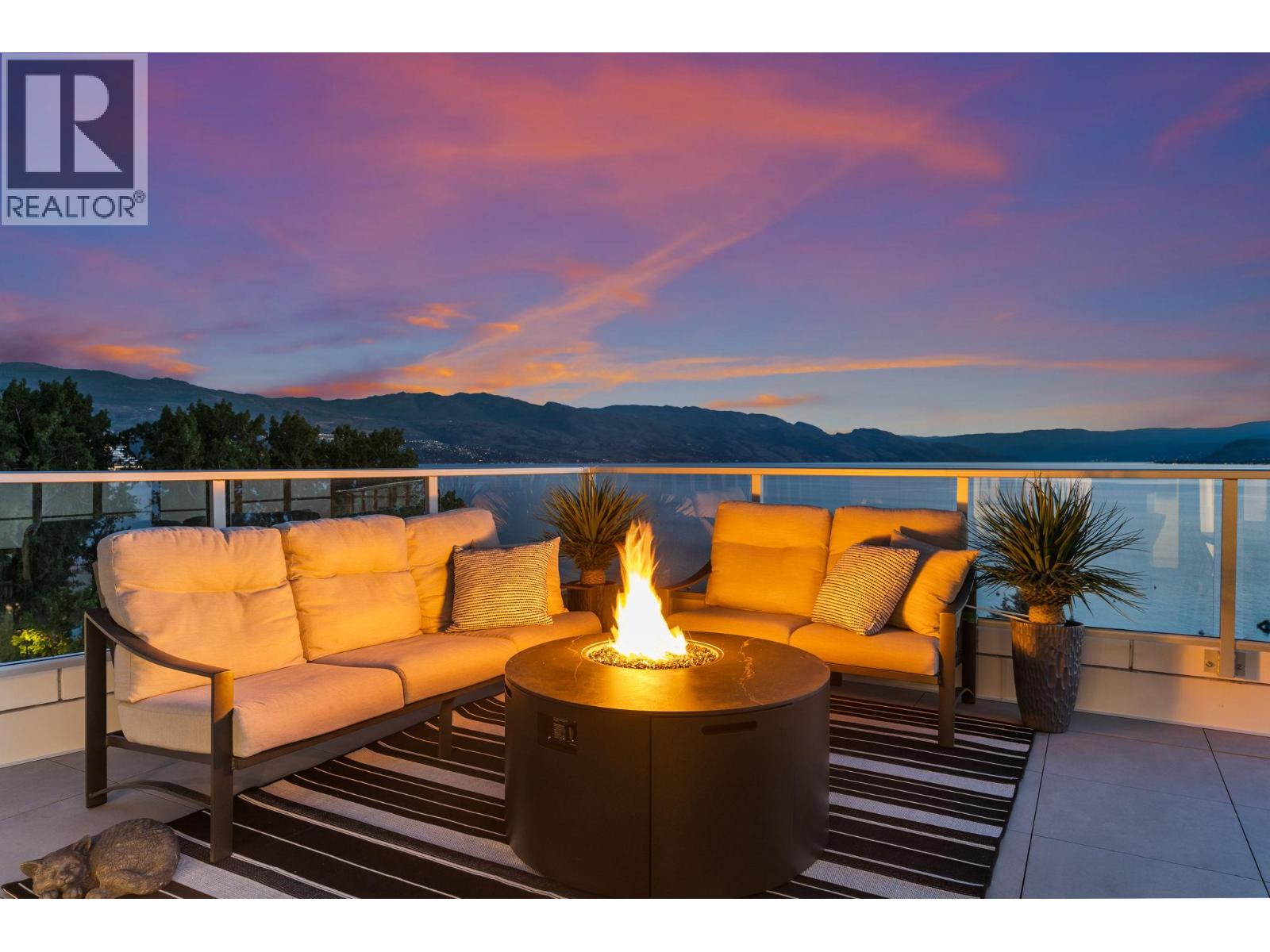 3340 Lakeshore Road Unit# 707
