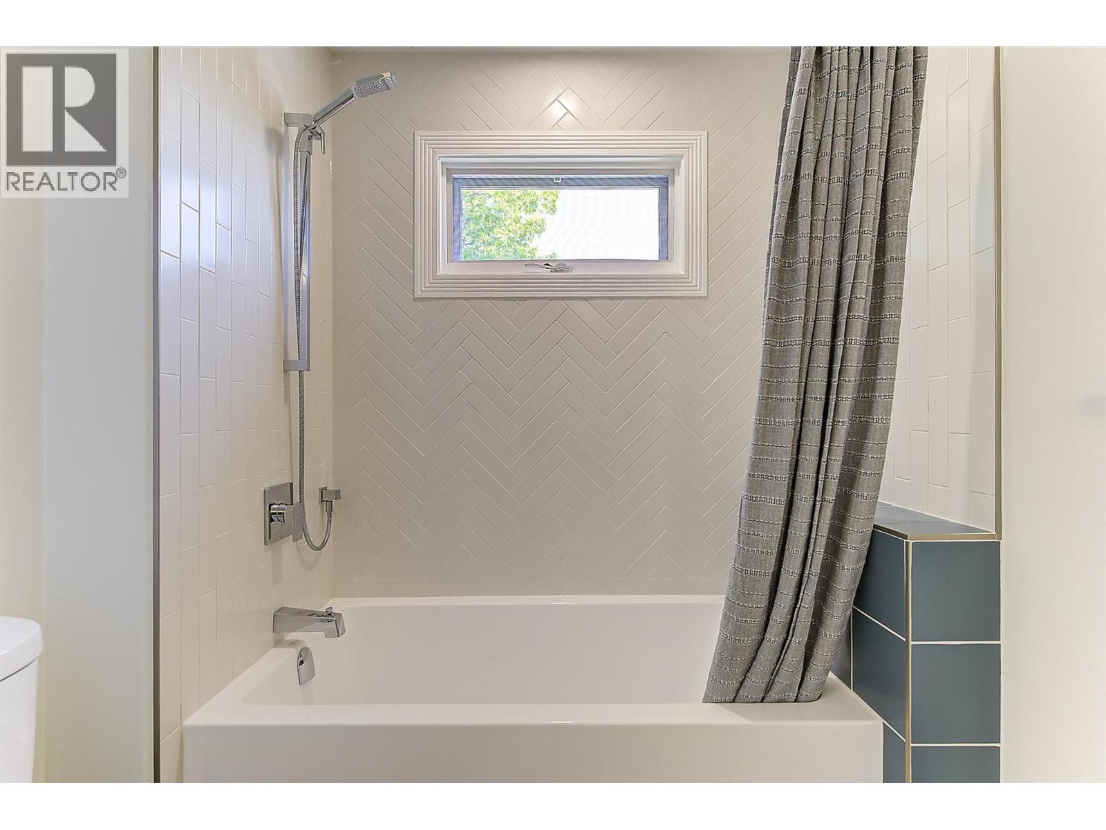 3077 Quail Crescent