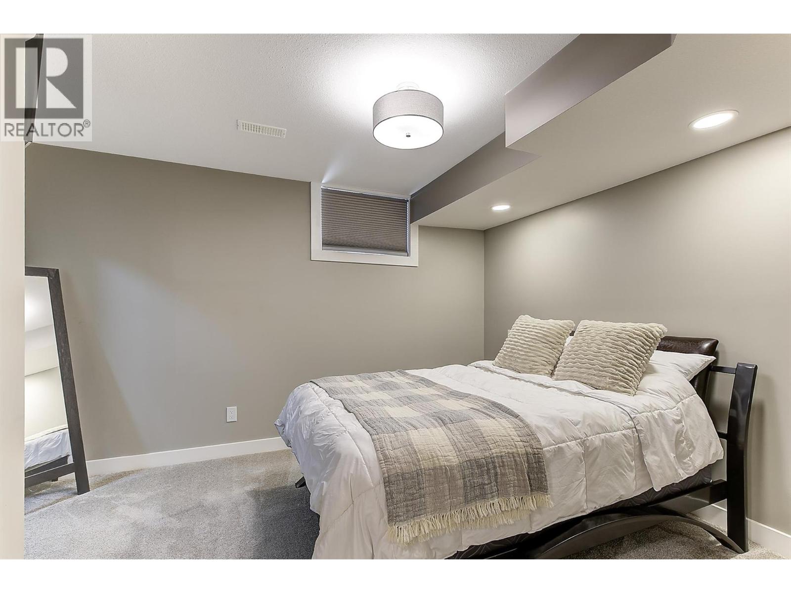3077 Quail Crescent
