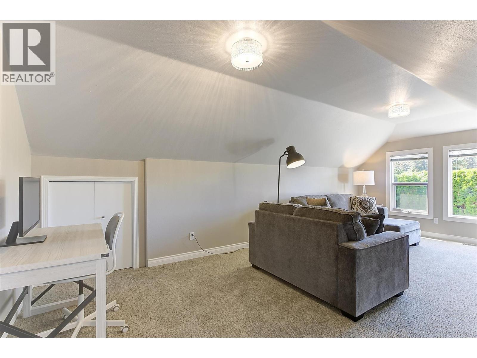 3077 Quail Crescent