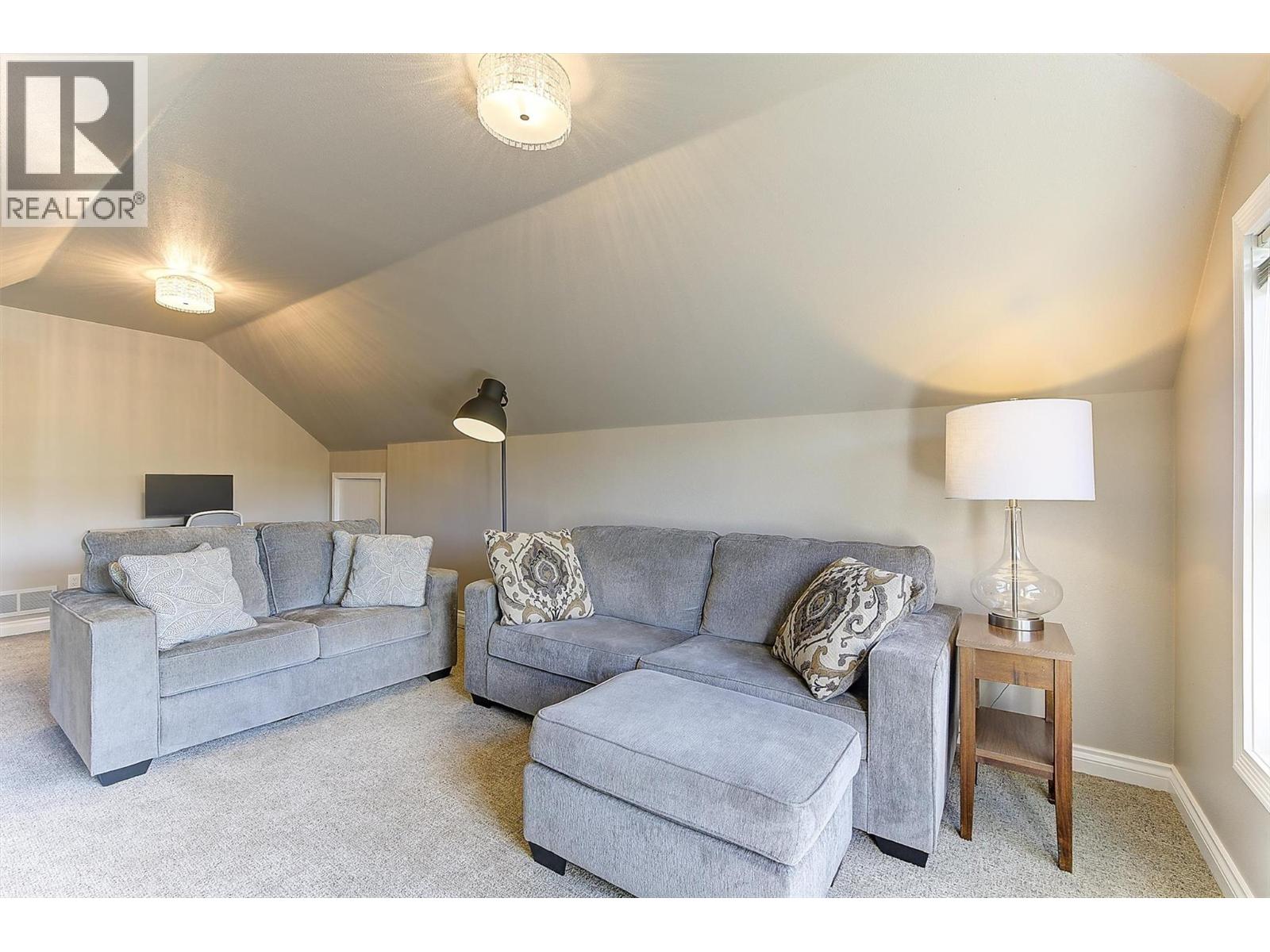 3077 Quail Crescent