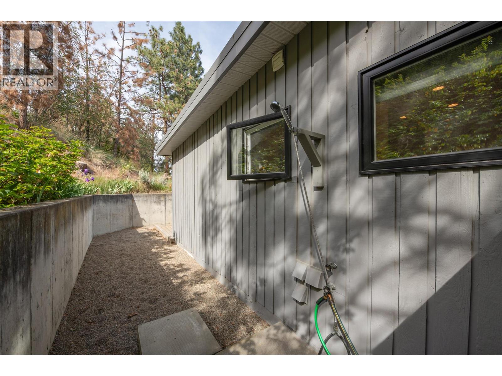 2674 Lakeview Road