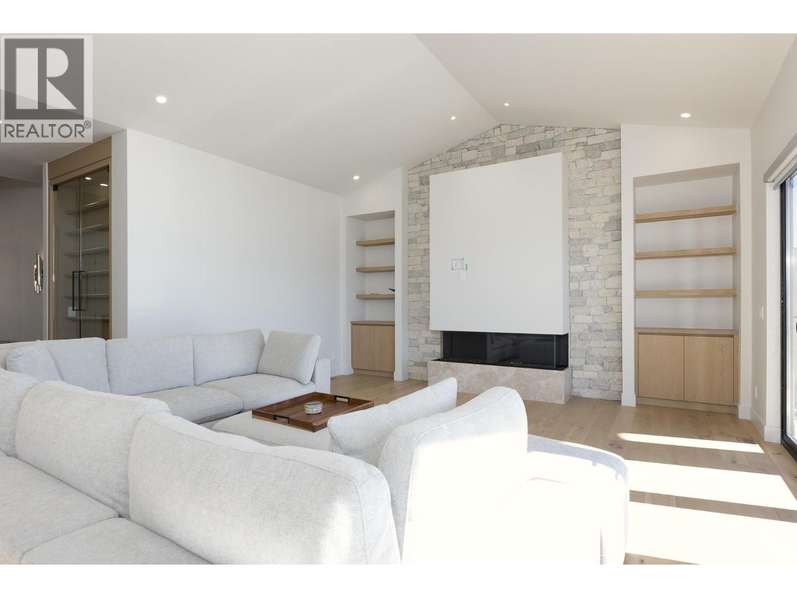 1403 Vineyard Drive