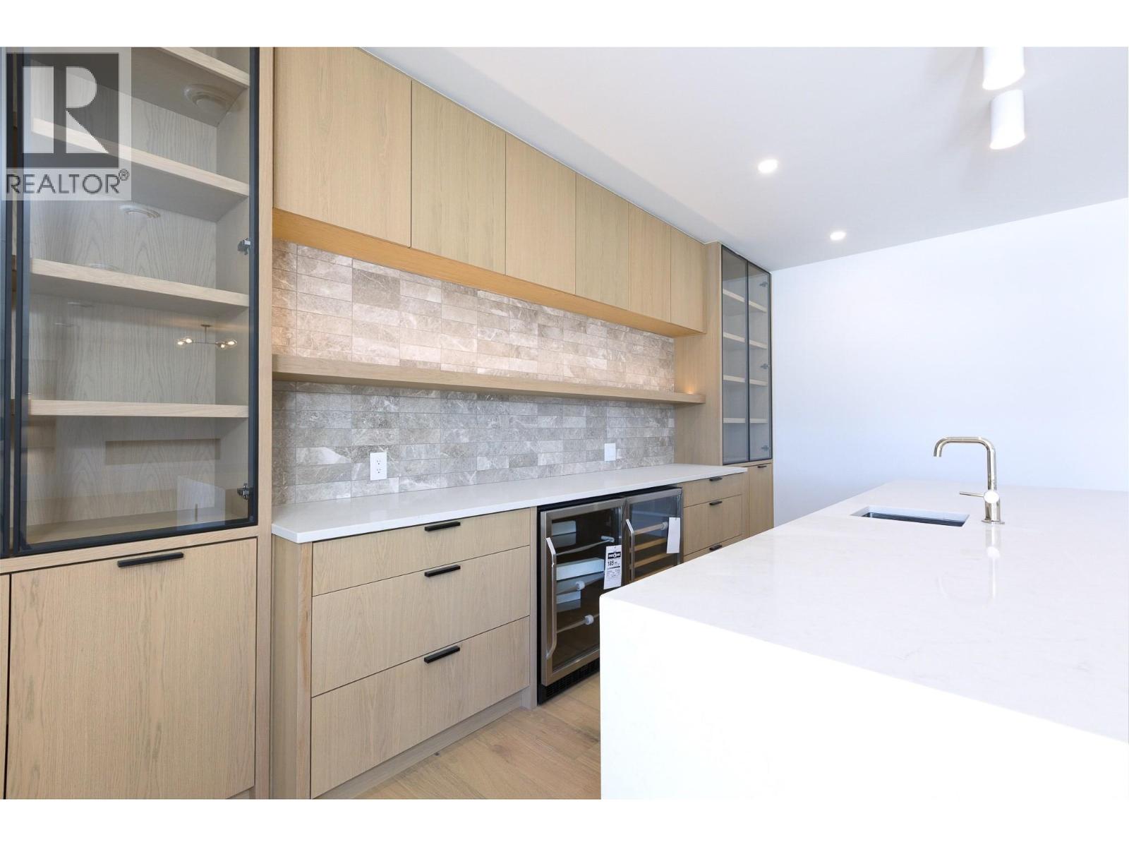 1403 Vineyard Drive