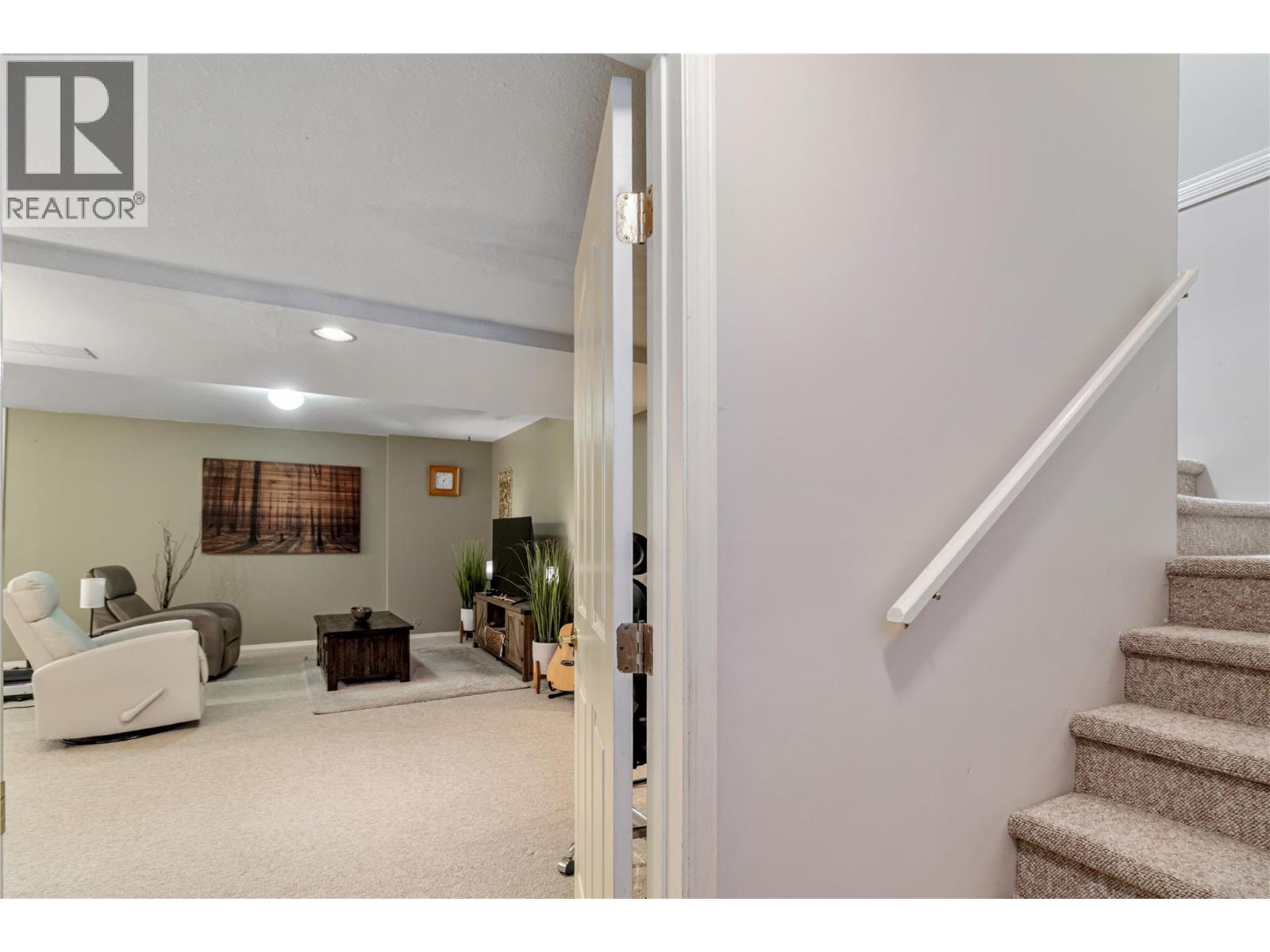 1886 Parkview Crescent Unit# 3