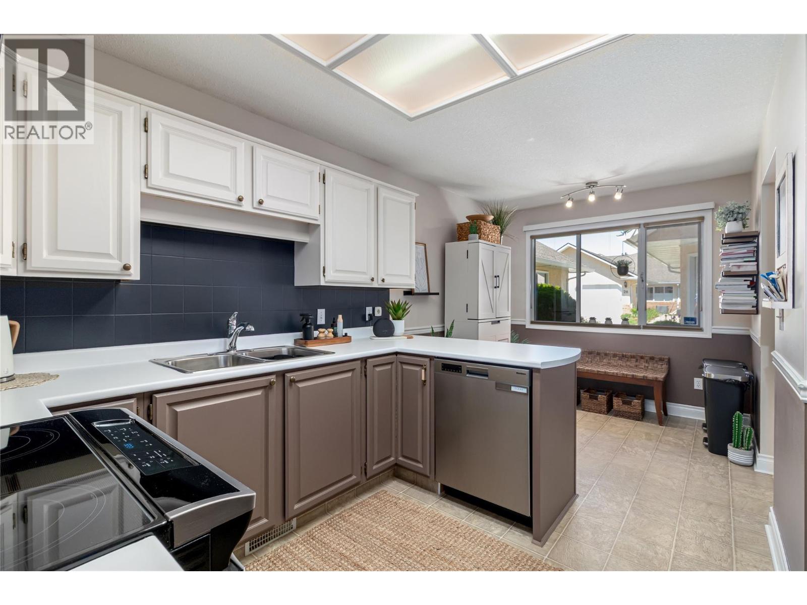 1886 Parkview Crescent Unit# 3