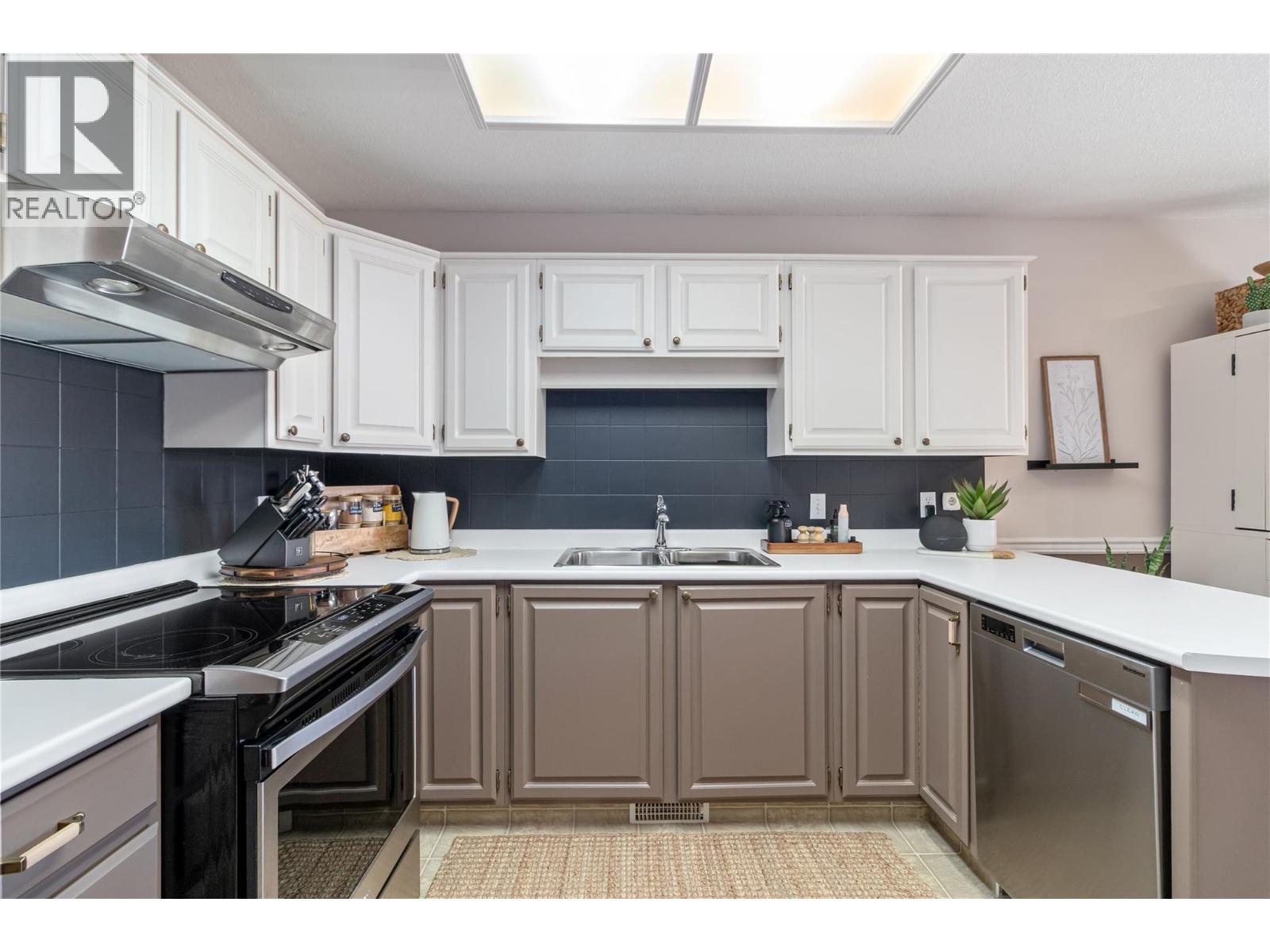 1886 Parkview Crescent Unit# 3
