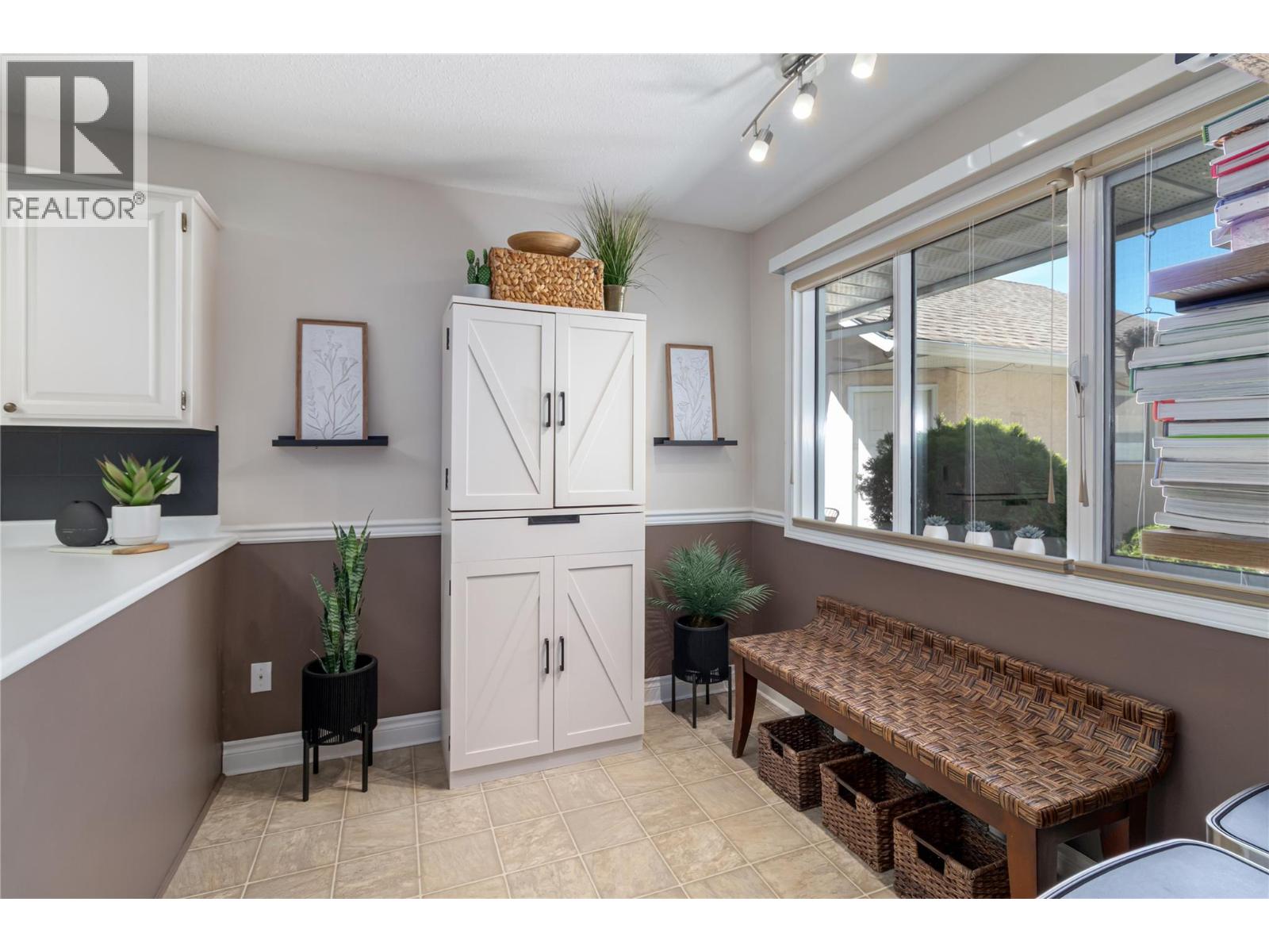 1886 Parkview Crescent Unit# 3