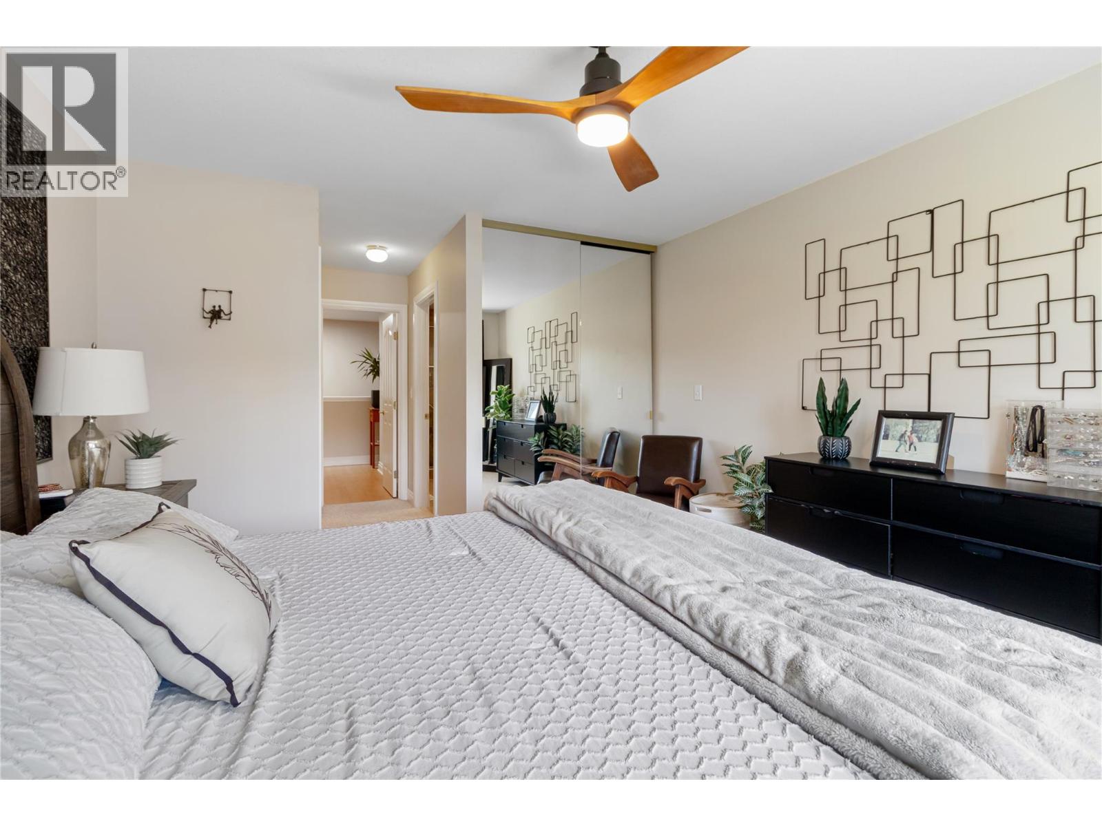 1886 Parkview Crescent Unit# 3