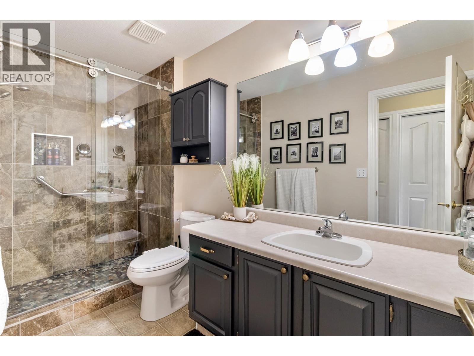 1886 Parkview Crescent Unit# 3