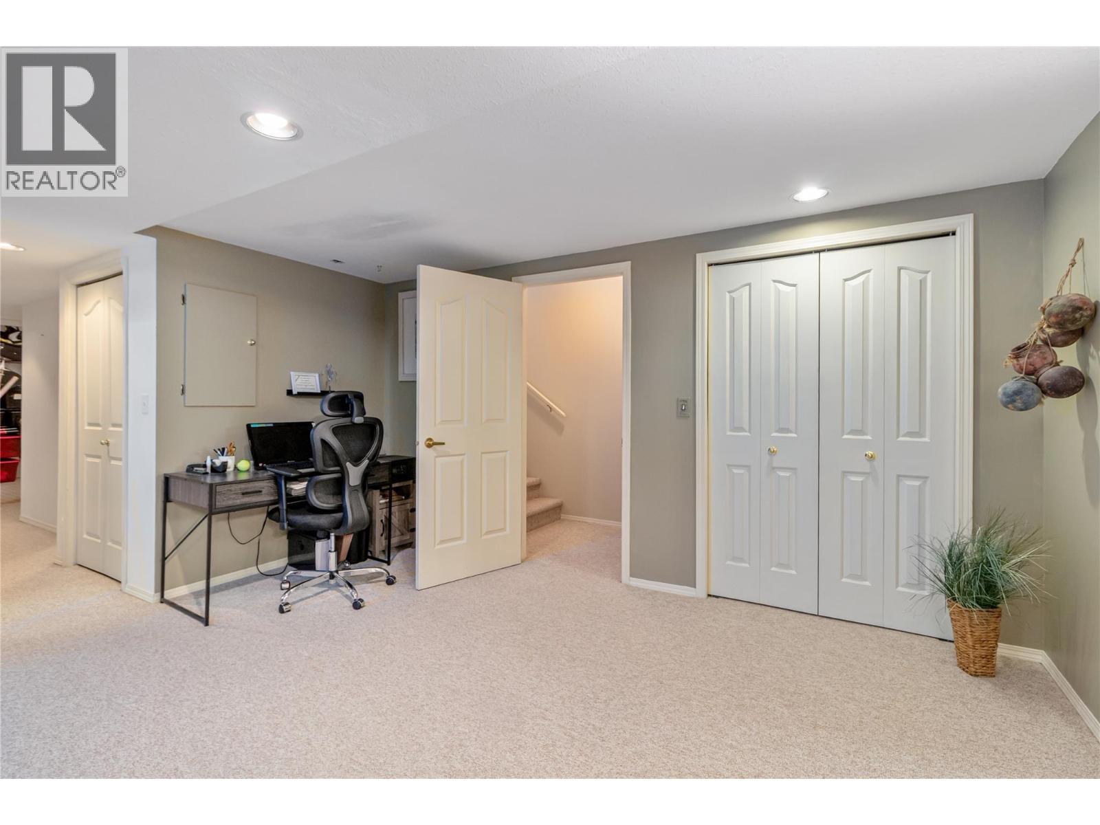 1886 Parkview Crescent Unit# 3