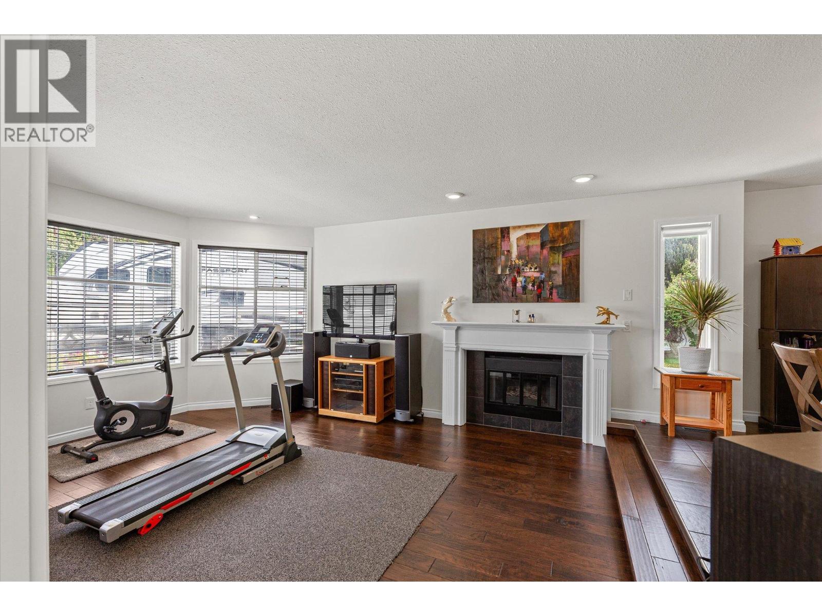 3418 Mariposa Court