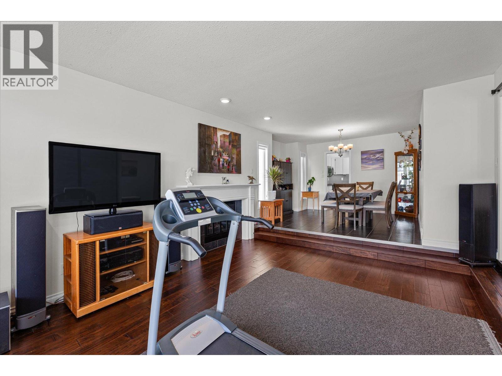 3418 Mariposa Court