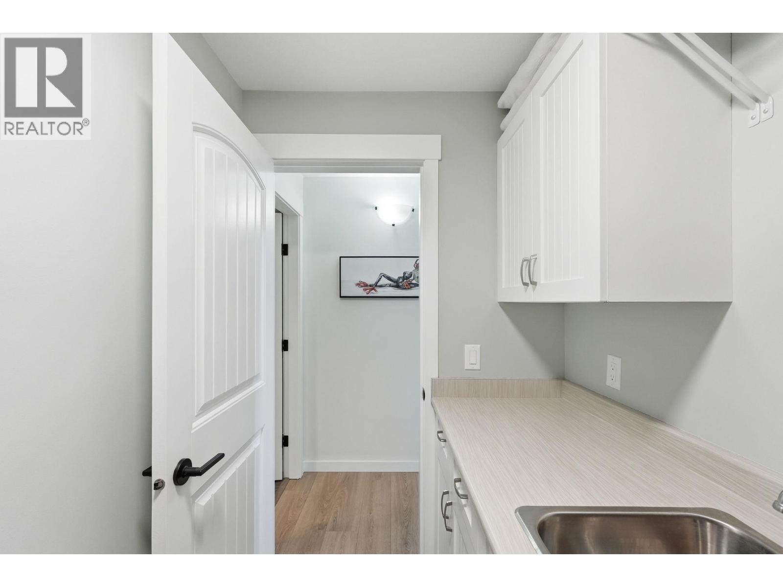 2040 Rosealee Lane Unit# 15