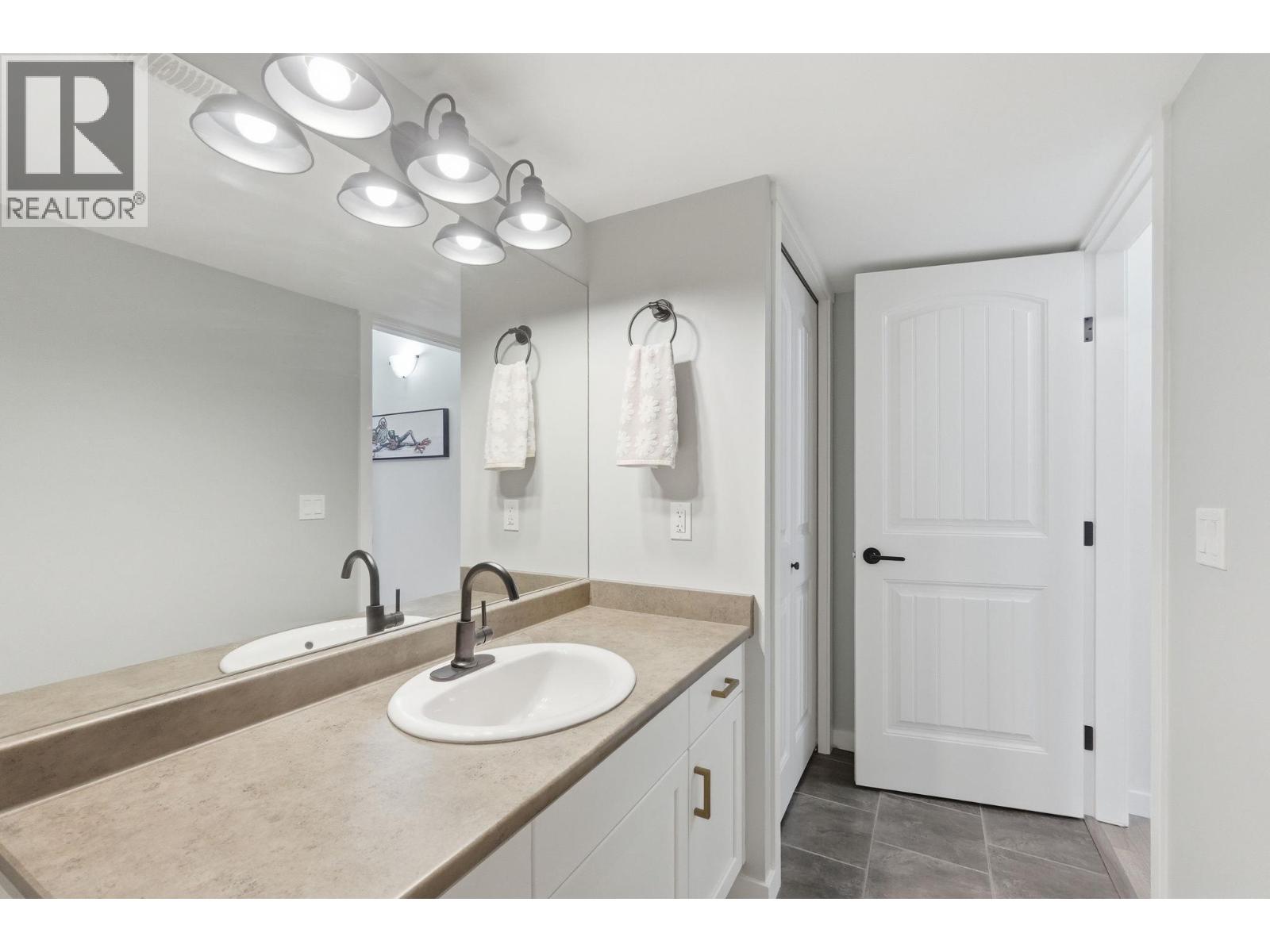 2040 Rosealee Lane Unit# 15